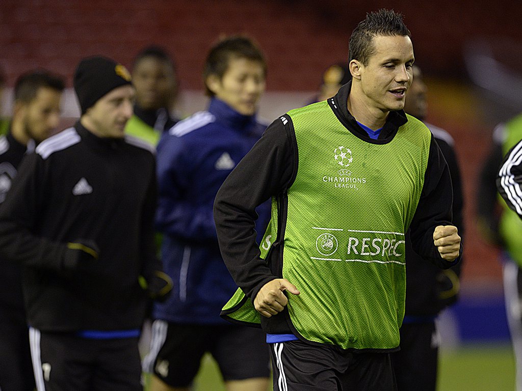 epa04520686 FC Basel's Philipp Degen during a training session at the Anfield stadium in Liverpool, Britain, 08 December 2014. Switzerland's FC Basel 1893 will face Liverpool FC in an UEFA Champions League group B soccer match on 09 December 2014. EPA/GEORGIOS KEFALAS
