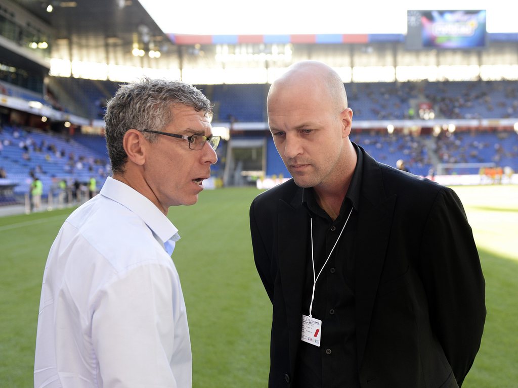 Maccabi's Canadian president Mitchell Goldhar, left, and Maccabi's Dutch sports director Jordi Cruyff, right, prior to a Champions League third qualifying round first leg match between Switzerland's FC Basel 1893 and Israel's Maccabi Tel Aviv FC at the St. Jakob-Park stadium in Basel, Switzerland, on Tuesday, July 30, 2013. (KEYSTONE/Georgios Kefalas)