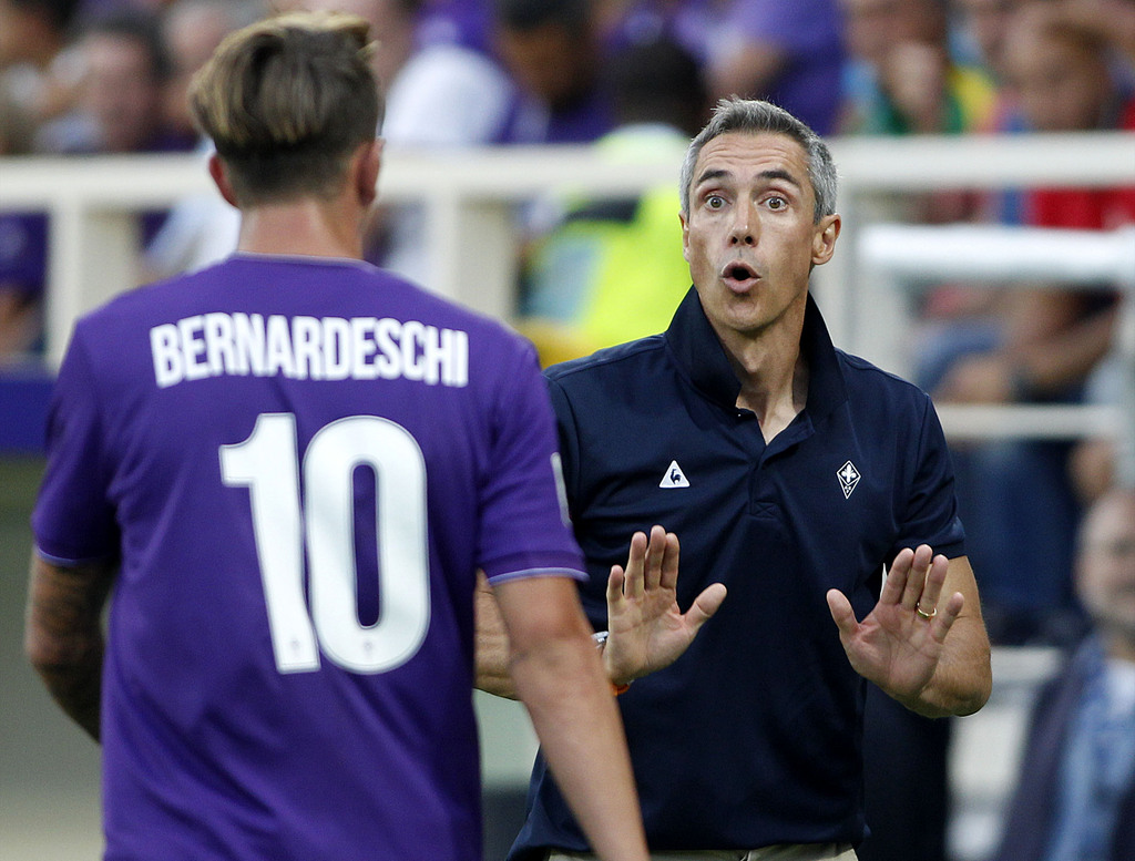 Fiorentina coach Paulo Sousa, right, gives instructions to his players during a Serie A soccer match between Fiorentina and Genoa at the Artemio Franchi stadium in Florence, Italy, Saturday, Sept. 12, 2015. (AP Photo/Fabrizio Giovannozzi)