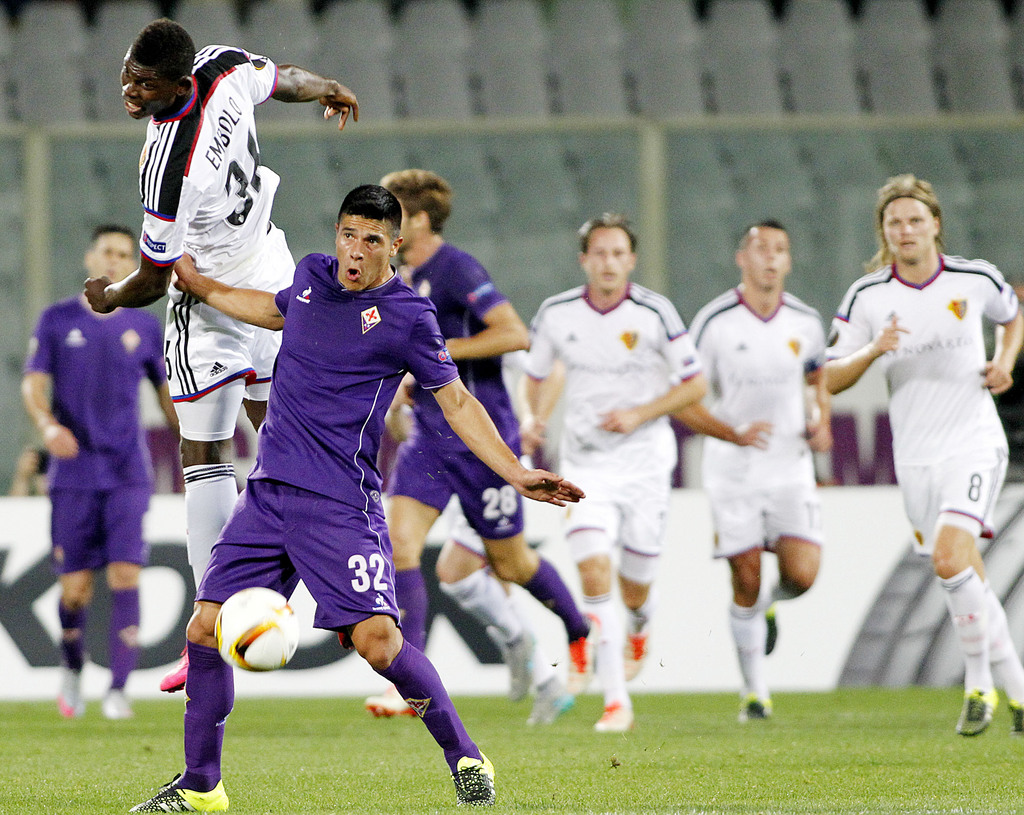 Fiorentina's Facundo Roncaglia is challenged by Basel's Breel Embolo, left, during an Europa League between Fiorentina and Basel at the Artemio Franchi stadium in Florence, Italy, Thursday, Sept. 17, 2015. (AP Photo/Fabrizio Giovannozzi)