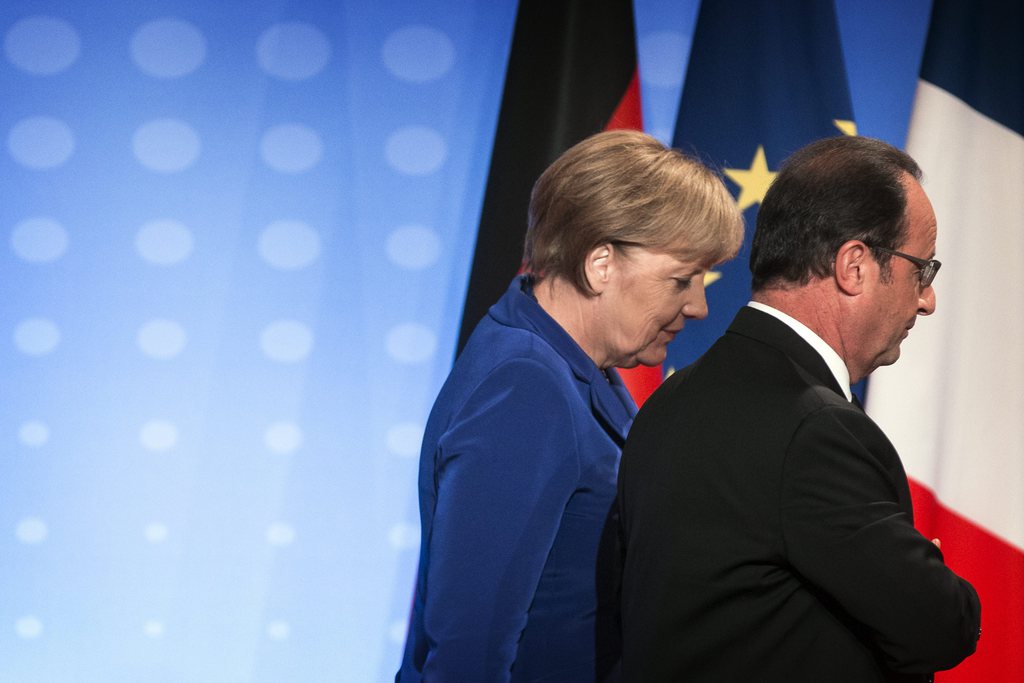 epa04960818 German Chancellor Angela Merkel (L) and French President Francois Hollande (R) leave a press conference following a summit on Ukraine in Paris, France, 02 October 2015. German Chancellor Angela Merkel, Ukrainian President Petro Poroshenko, French President Francois Hollande and Russian President Vladimir Putin took part in the summit. The summit is planned as a follow-up meeting to a Minsk peace agreement inked in February to end ongoing conflict in the eastern part of Ukraine. The peace accord, which included the removal of heavy weapons, has since been flouted many times. EPA/ETIENNE LAURENT