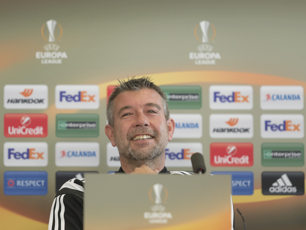 Urs Fischer, head coach of Switzerland's soccer team FC Basel, smiles during a press conference in the St. Jakob-Park stadium in Basel, Switzerland, on Wednesday, October 21, 2015. Switzerland's FC Basel 1893 is scheduled to play against Portugal's C.F. Os Belenenses in an UEFA Europa League group I group stage matchday 3 soccer match on Thursday, October 22, 2015. (KEYSTONE/Georgios Kefalas)