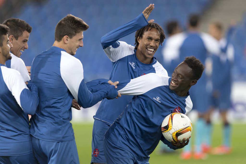 epa04987449 Os Belenenses players during a training session at St. Jakob-Park stadium, in Basel, Switzerland, 21 October 2015. C.F. Os Belenenses is scheduled to play against Switzerland's FC Basel 1893 in an UEFA Europa League group I group stage matchday 3 soccer match on Thursday, October 22, 2015. EPA/GEORGIOS KEFALAS
