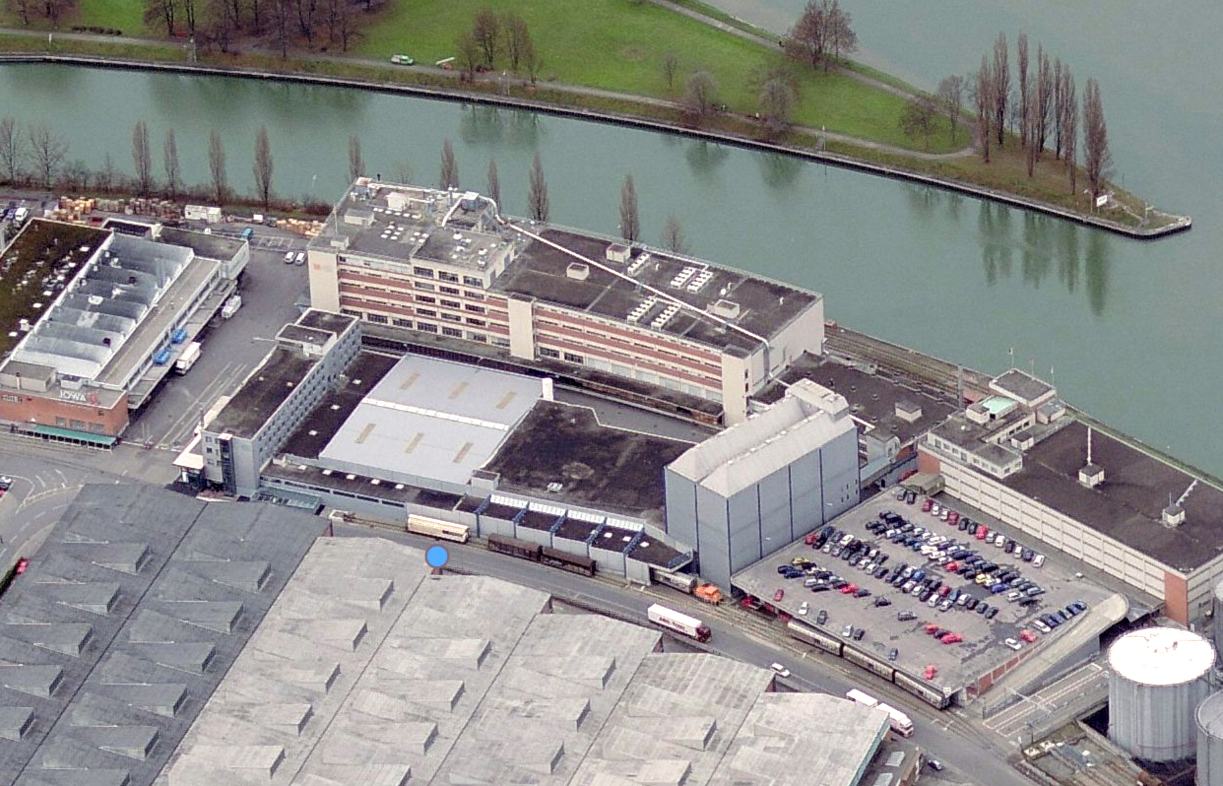 Elektrisierende Lieferung: Kapselhersteller Delica am Birsfelder Hafen.