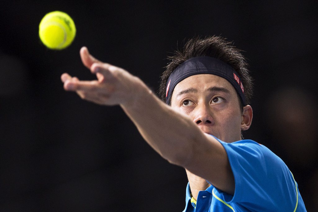 epa05010299 Japan's Kei Nishikori in action against France's Jeremy Chardy during their second round match at the BNP Paribas 2015 Masters tennis tournament in Paris, France, 04 November 2015. EPA/ETIENNE LAURENT