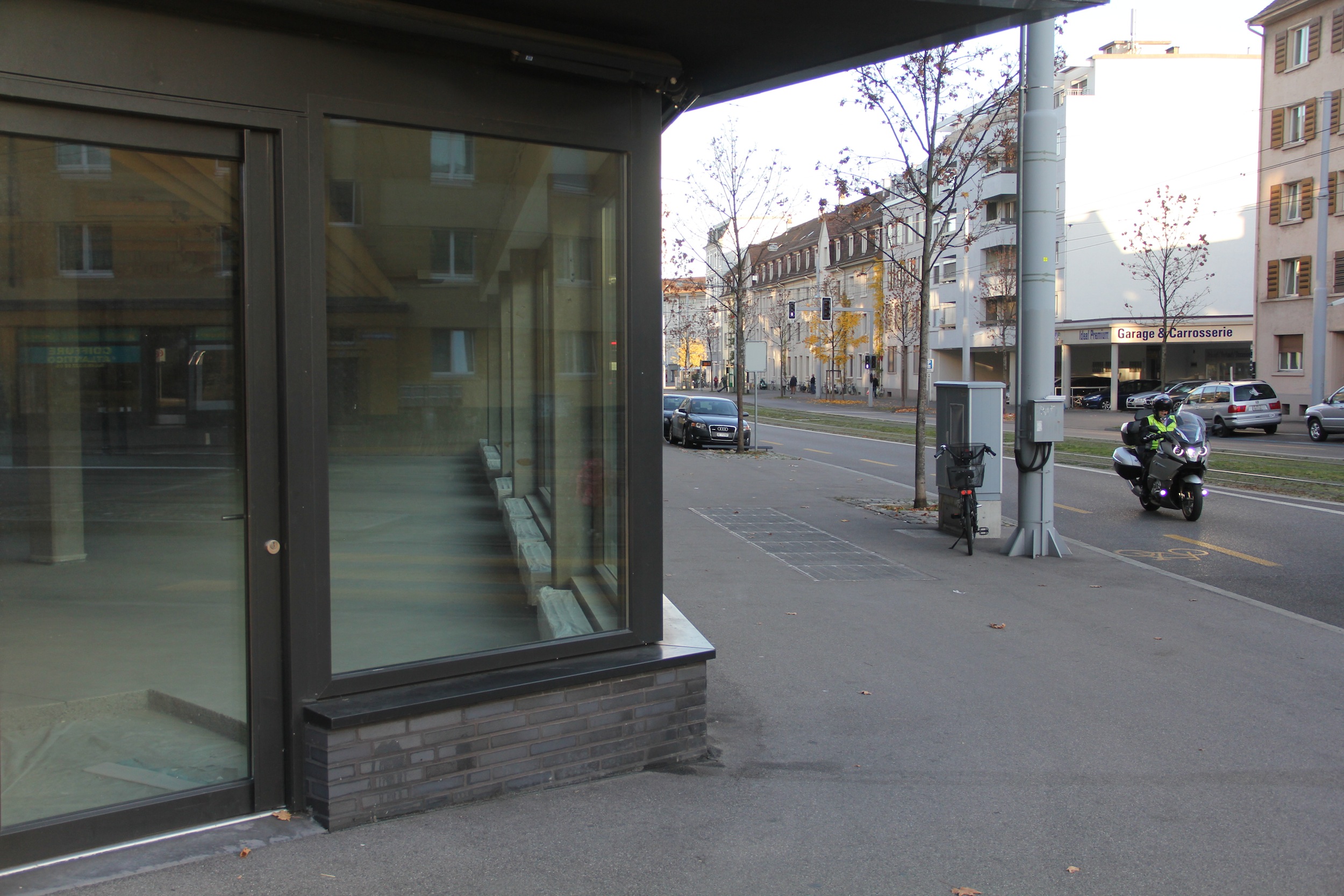 «Tote» Läden an der Voltastrasse: Laut Eigentümerin «Swiss Life» gibt es mittlerweile Interessenten, doch noch immer herrscht beim Gewerbe Skepsis.