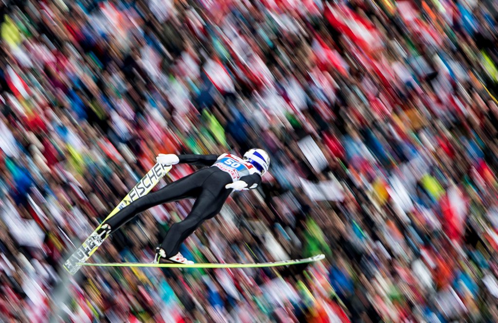 epa04546519 Gregor Schlierenzauer of Austria soars trought the air during his Trial Jump for the third stage of the 63rd Four Hills Tournament Ski Jumping event in Innsbruck, Austria, 04 January 2015. EPA/EXPA / JFK