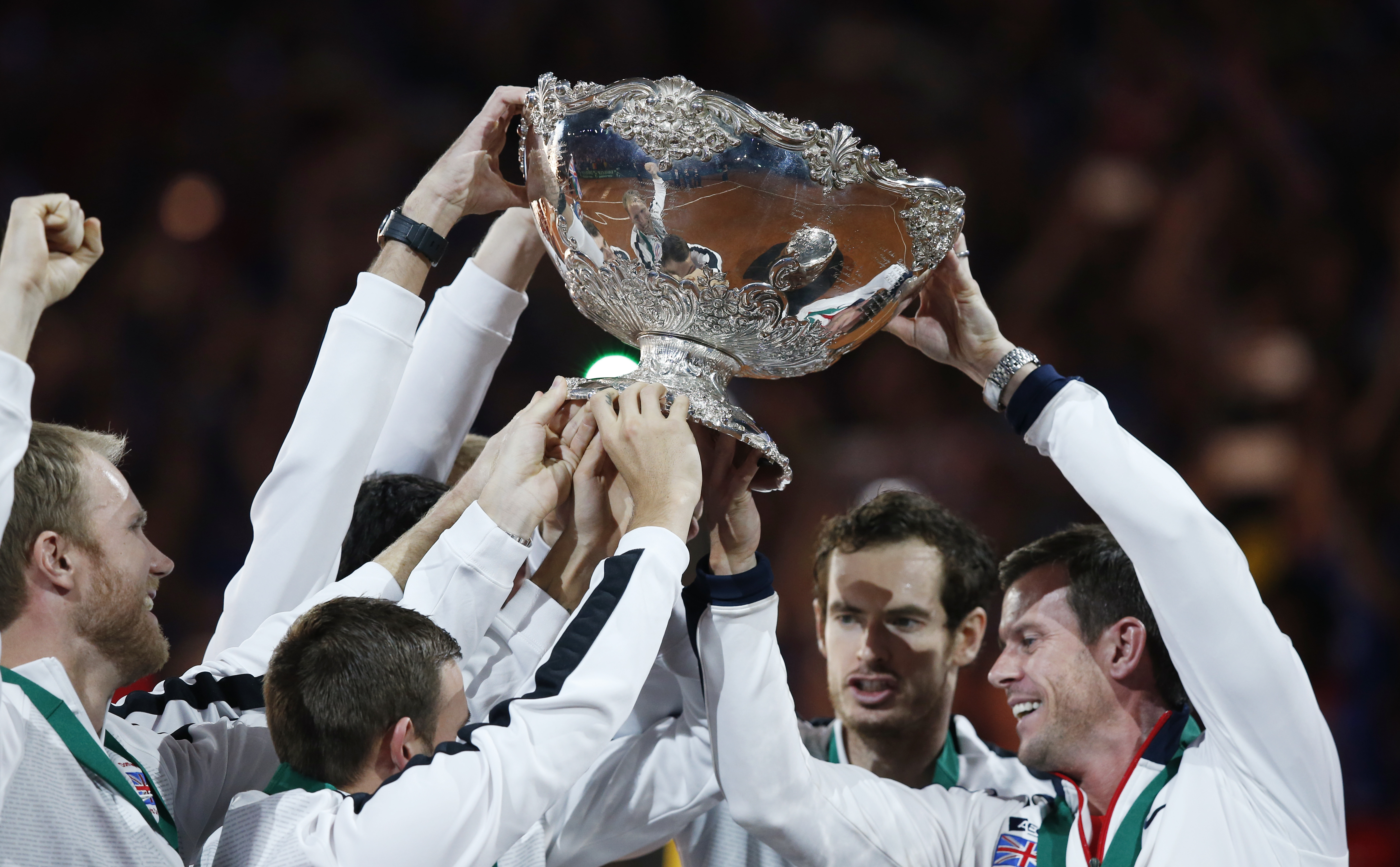 Tennis - Belgium v Great Britain - Davis Cup Final - Flanders Expo, Ghent, Belgium - 29/11/15 Men's Singles - Great Britain's Daniel Evans, Dominic Inglot, Jamie Murray, James Ward, Kyle Edmund, Andy Murray and captain Leon Smith celebrate with the trophy after winning the Davis Cup Reuters / Francois Lenoir Livepic