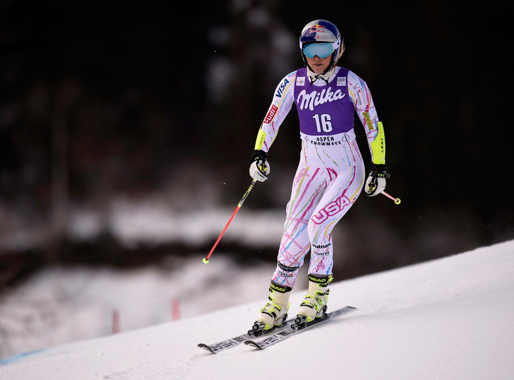 <p>epa05045102 Lindsey Vonn of the US skis off course during the women's FIS Alpine Ski World Cup Giant Slalom first run in Aspen, Colorado, USA, 27 November 2015. Vonn did not finish her run. EPA/JOHN G. MABANGLO</p>