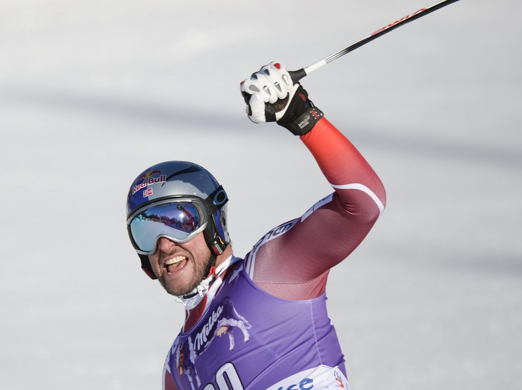 epa05046416 Aksel Lund Svindal of Norway celebrates his victory in the finish area at the Men's World Cup Downhill race at the FIS Alpine World Cup in Lake Louise, Alberta, Canada, 28 November 2015. EPA/MIKE STURK