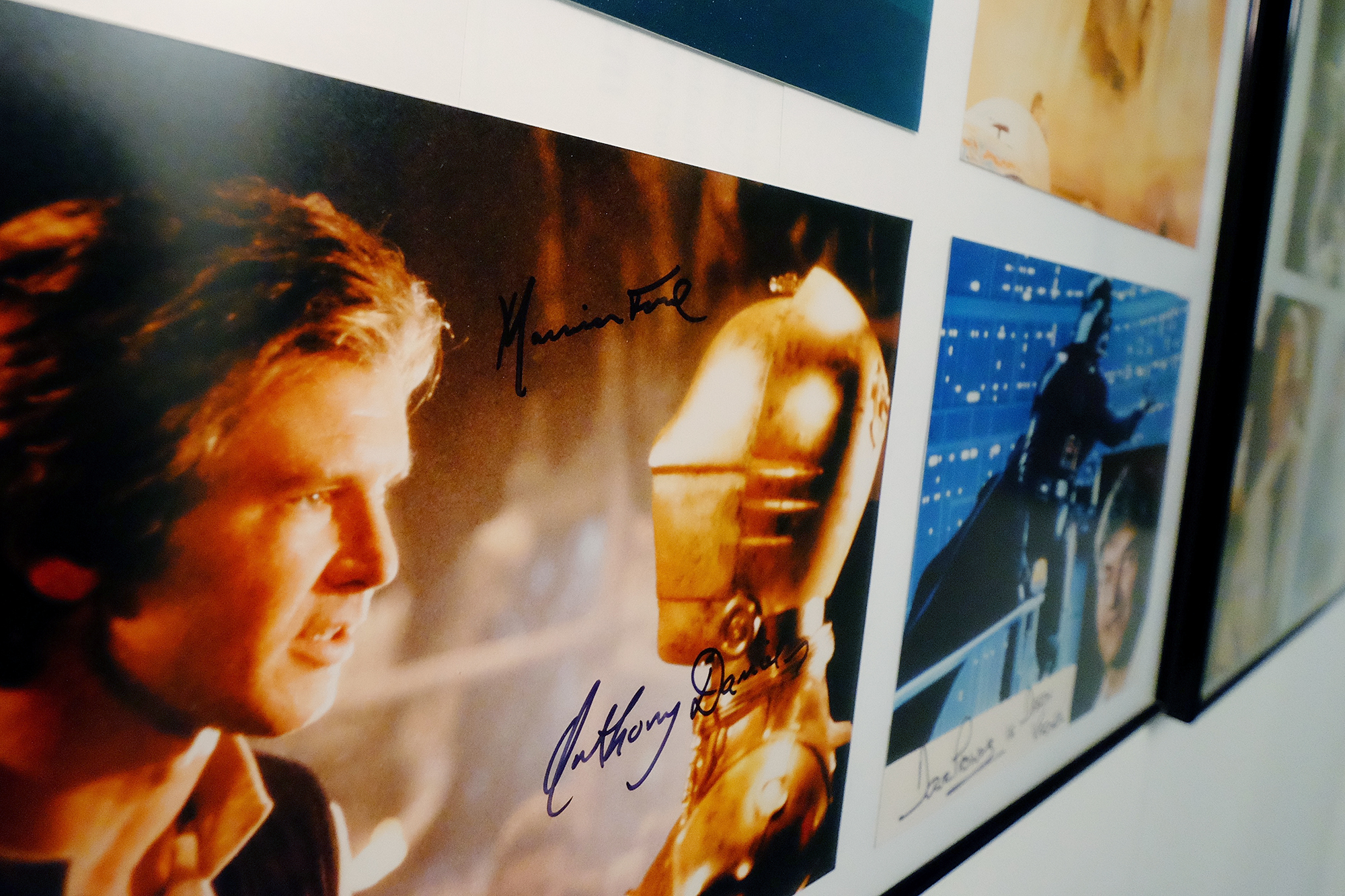 Autogramme von Robotern – und auch von Harrison Ford.