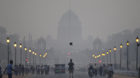 Der Präsidentenpalast in Neu Delhi im dicken Smog. Eine Mischung aus Nebel, Russ und Abgasen hüllt die indische Hauptstadt 