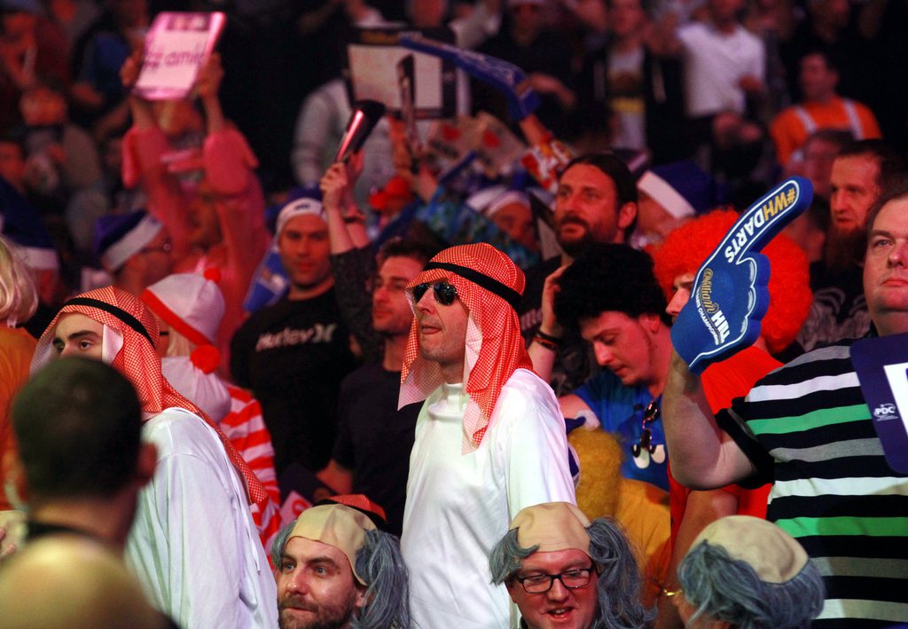 epa05087106 The fans during the William Hill World darts world championship final between Gary Anderson and Adrian Lewis at the Alexandra palace in North London, Britain, 03 January 2016. EPA/SEAN DEMPSEY