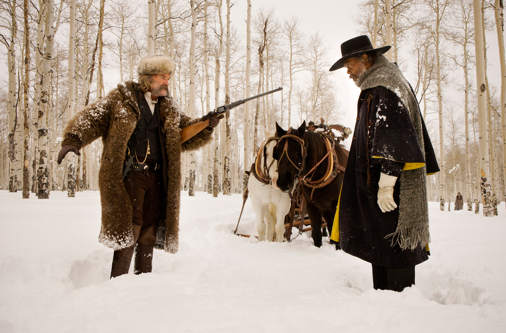 Ohne Waffen kein Tarantino: Kurt Russell und Samuel L. Jackson in Wyominger Wildnis (übrigens in Colorado gedreht)