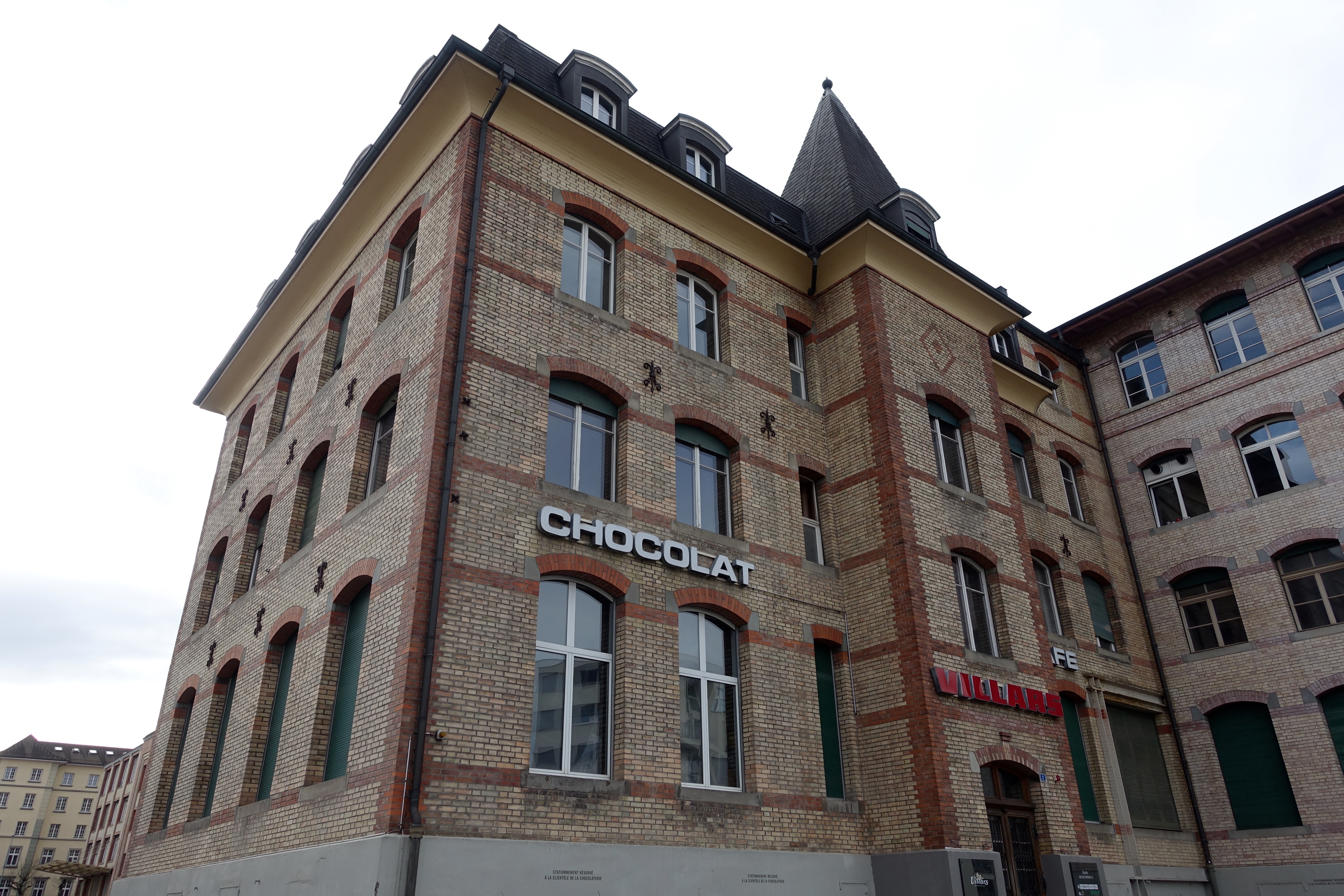 Die Schokoladenfabrik Villars an der Route de la Fonderie.