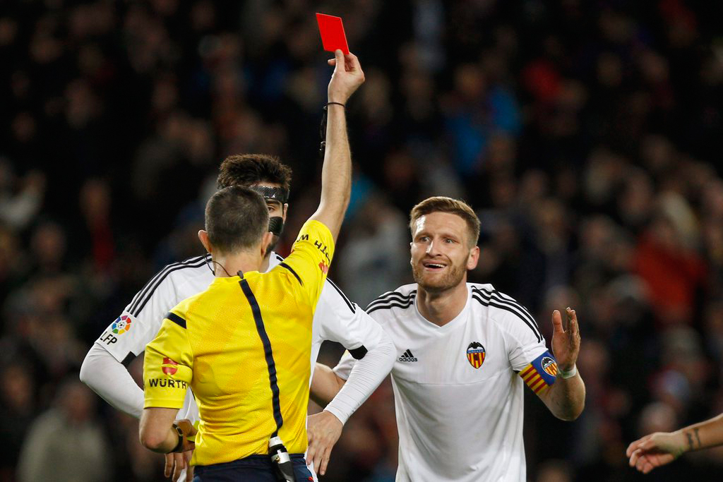 FC Valencia-Kapitän Shkodran Mustafi musste das Spiel gegen den FC Barcelona kurz vor der Halbzeitpause mit einer Roten Karte verlassen.