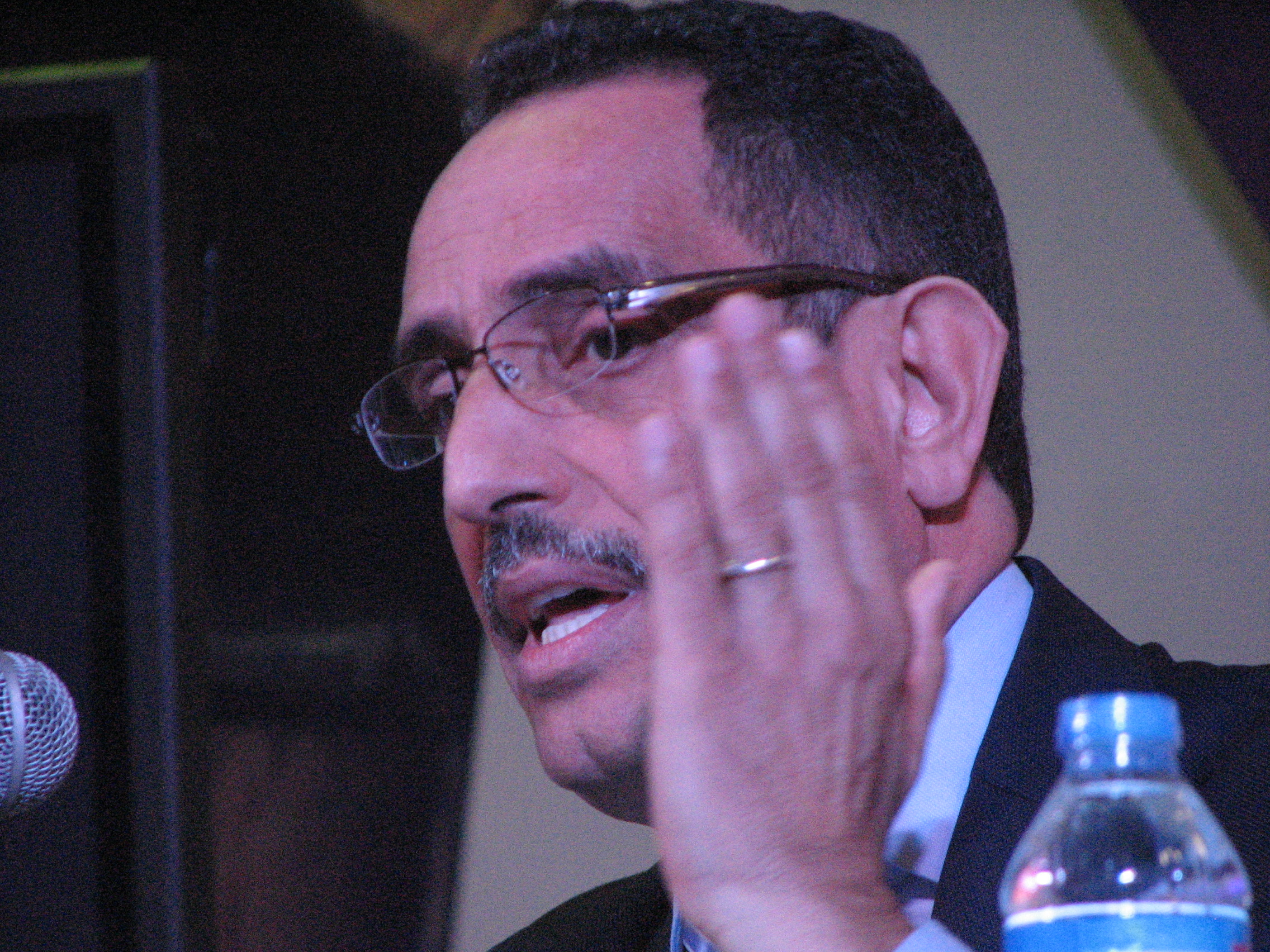 Abdel Hafez al-Ghoga an einer Podiumsdiskussion über Libyen kürzlich an der Kairoer Buchmesse.