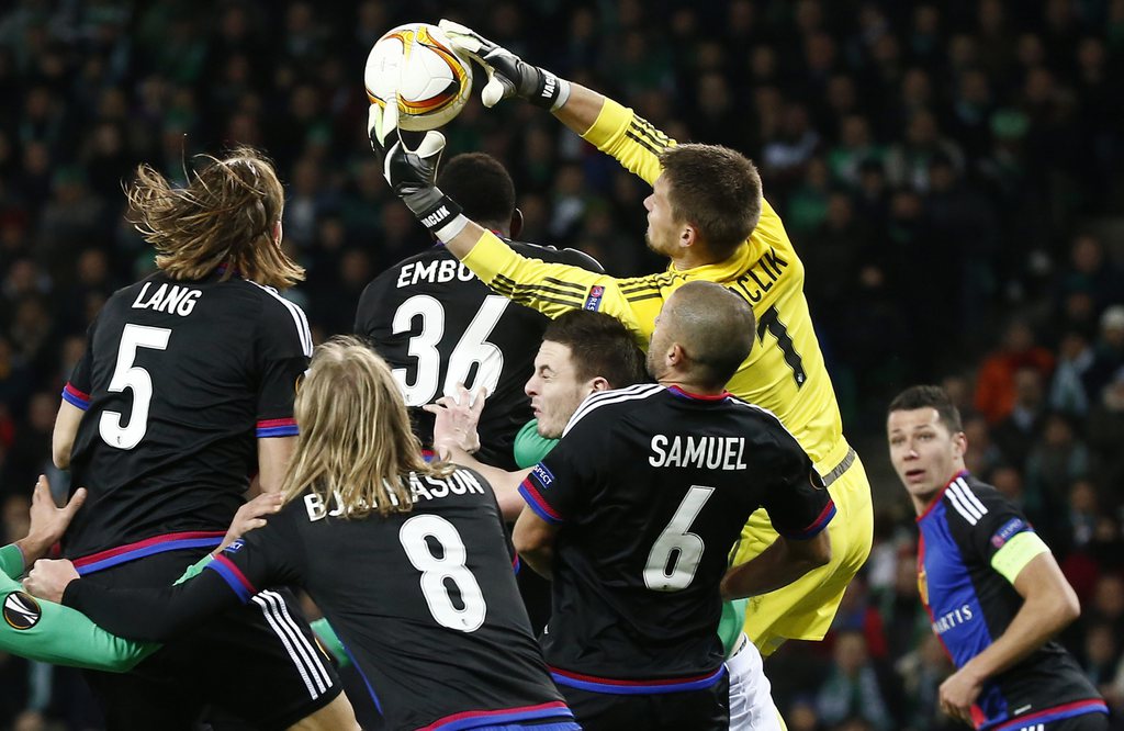 epa05169193 FC Basel's goalkeeper Tomas Vaclik jumps to make a save during the UEFA Europa League Round of 32 match between AS St-Etienne and FC Basel, at the Stade Geoffroy-Guichard in Saint-Etienne, France, 18 February 2016. EPA/IAN LANGSDON