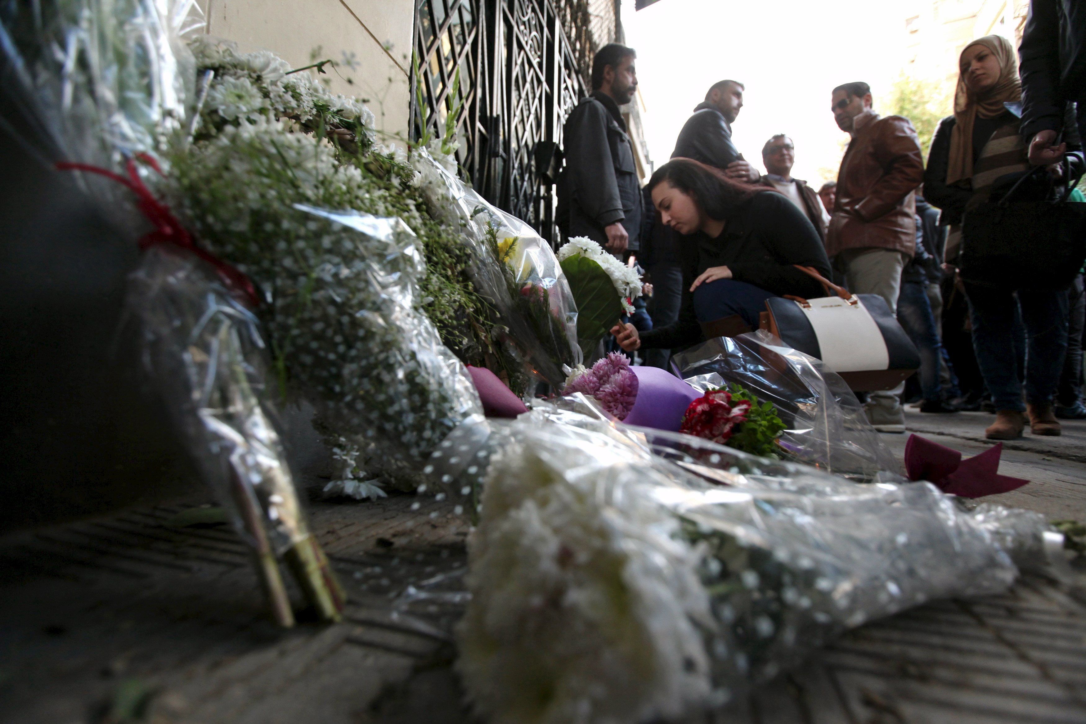 People attend a memorial for Giulio Regeni outside the Italian embassy in Cairo, Egypt, February 6, 2016. Dozens of people gathered at the Italian embassy in Cairo on Saturday to mourn Italian student Giulio Regeni, whose body was found half naked at a roadside with what a senior Egyptian prosecutor has said were cigarette burns and other signs of torture. REUTERS/Mohamed Abd El Ghany