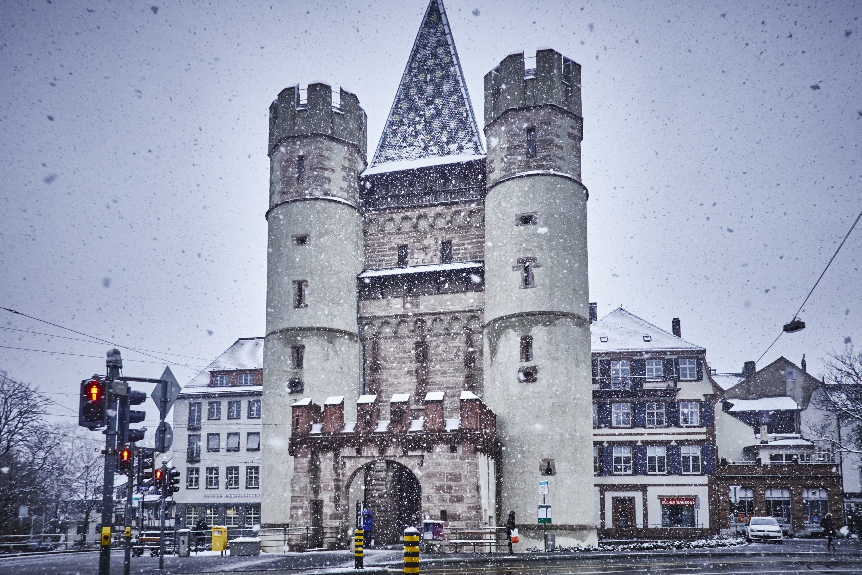 Märchenhafter Augenblick: Nicht der Schnee in Basel, aber Schnee in Basel beim Spalentor.