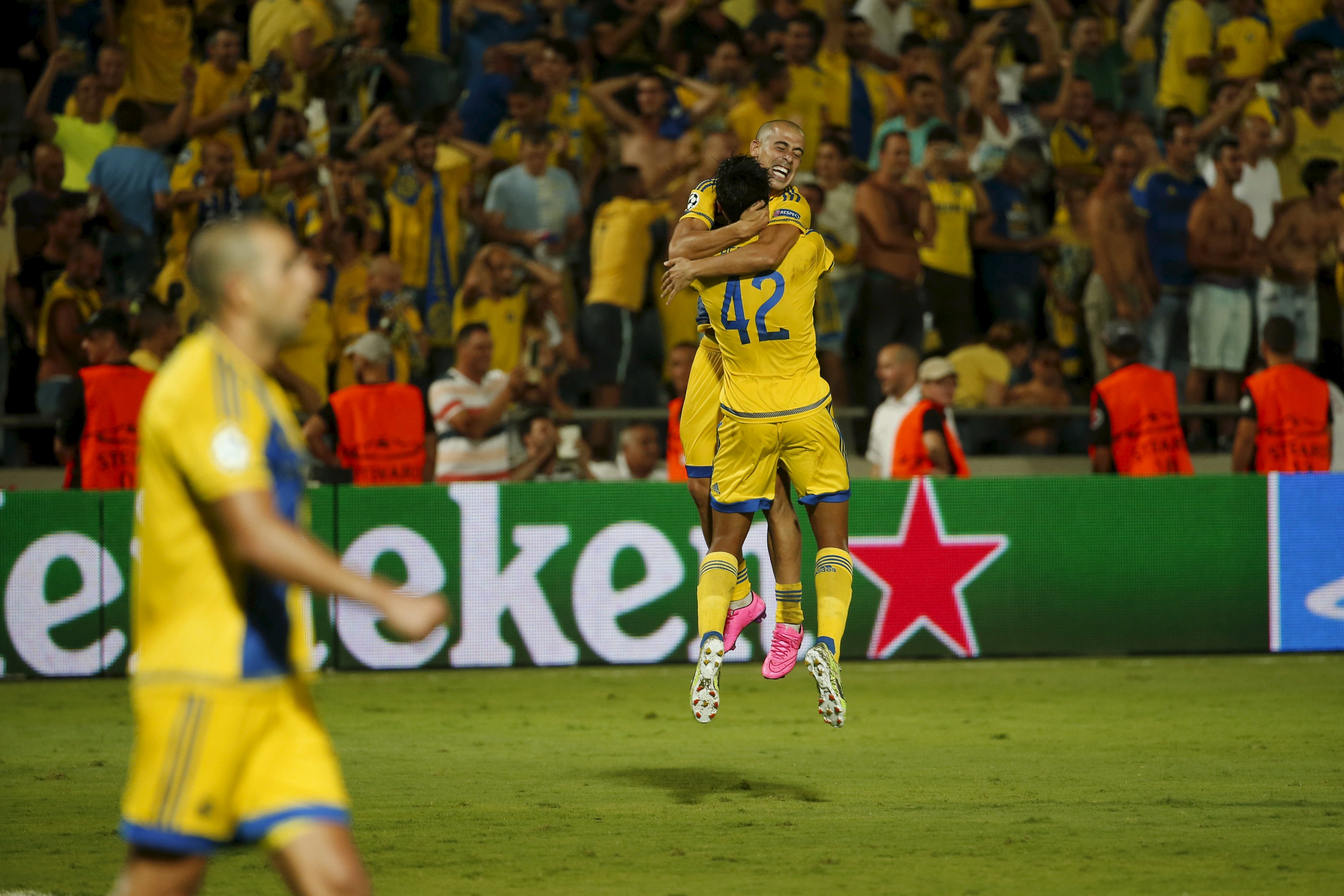 Maccabi Tel Aviv's Dor Peretz and Tal Ben Haim celebrate after advancing to the group stages of the Champions League following their soccer match against Basel at the Bloomfield stadium in Tel Aviv August 25, 2015. REUTERS/Baz Ratner