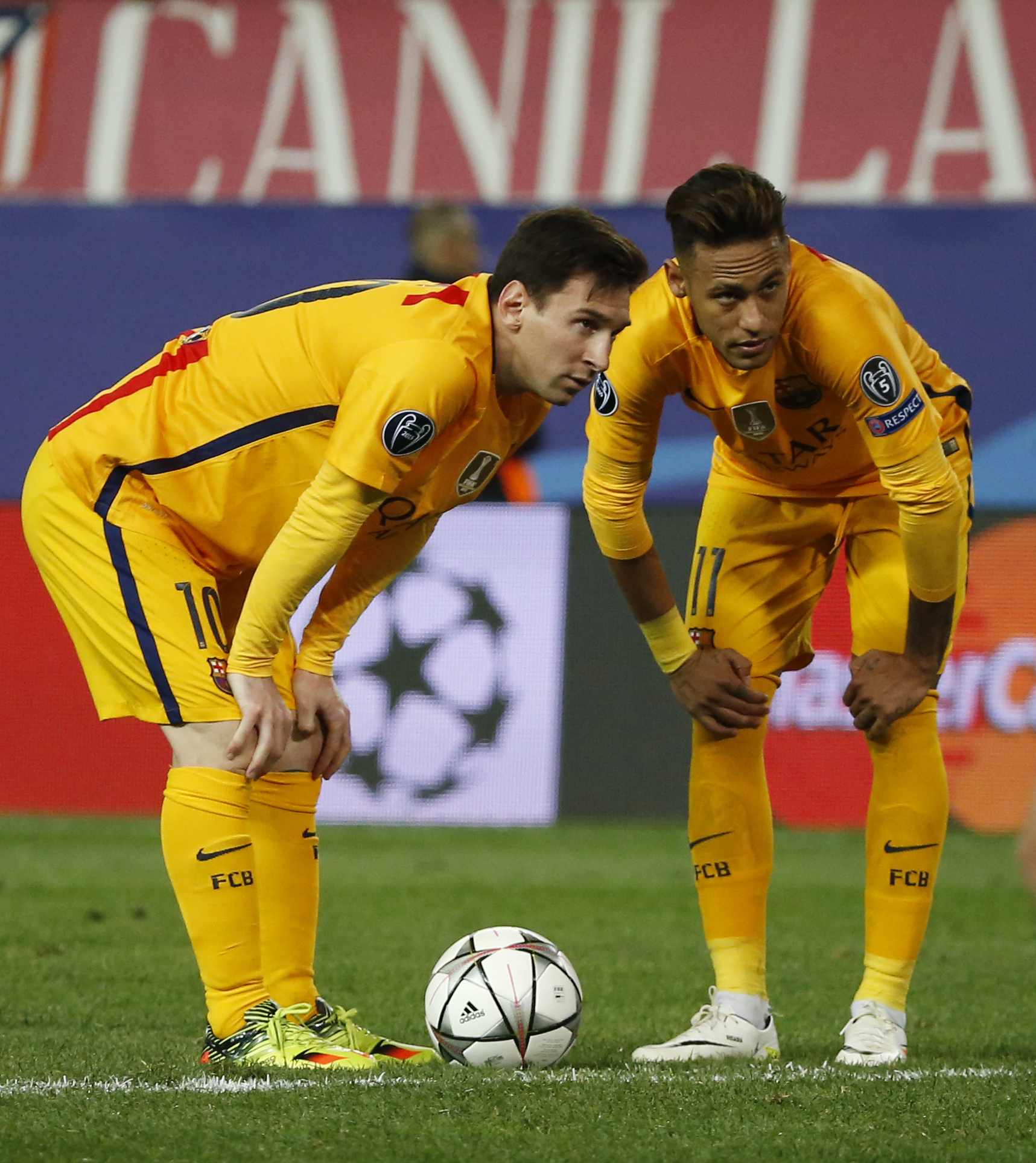 Football Soccer - Atletico Madrid v FC Barcelona - UEFA Champions League Quarter Final Second Leg - Vicente Calderon Stadium - 13/4/16 Barcelona's Lionel Messi and Neymar look dejected Reuters / Sergio Perez Livepic EDITORIAL USE ONLY.