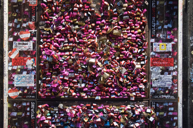 Unter Julias Balkon fliegen noch mehr Herzen als zu Shakespeares Zeiten