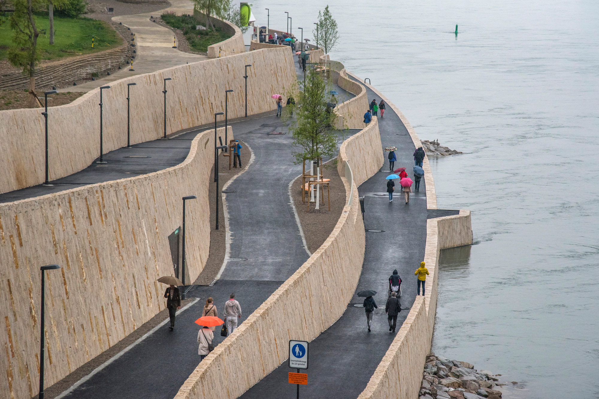 Eine Terrassenstruktur mit hellem Kalkstein: Das Uferpromenade wurde unter dem Namen «Undine» vom Landschaftsarchitekten Guido Hager konzipiert.