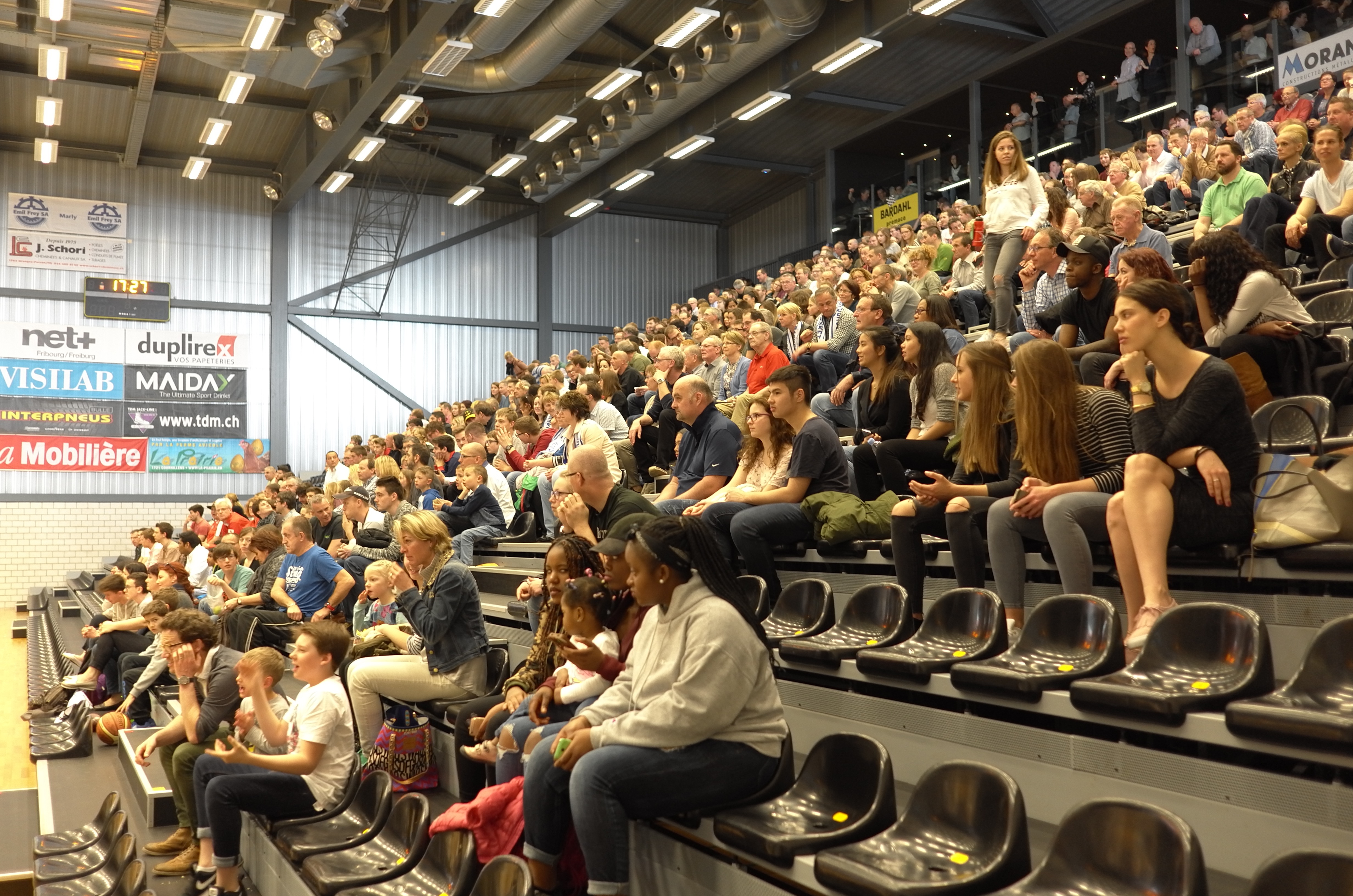 Eindrücke aus der Halle in Fribourg, bei der Partie zwischen den Starwings Basket Regio Basel und dem Rekordmeister.