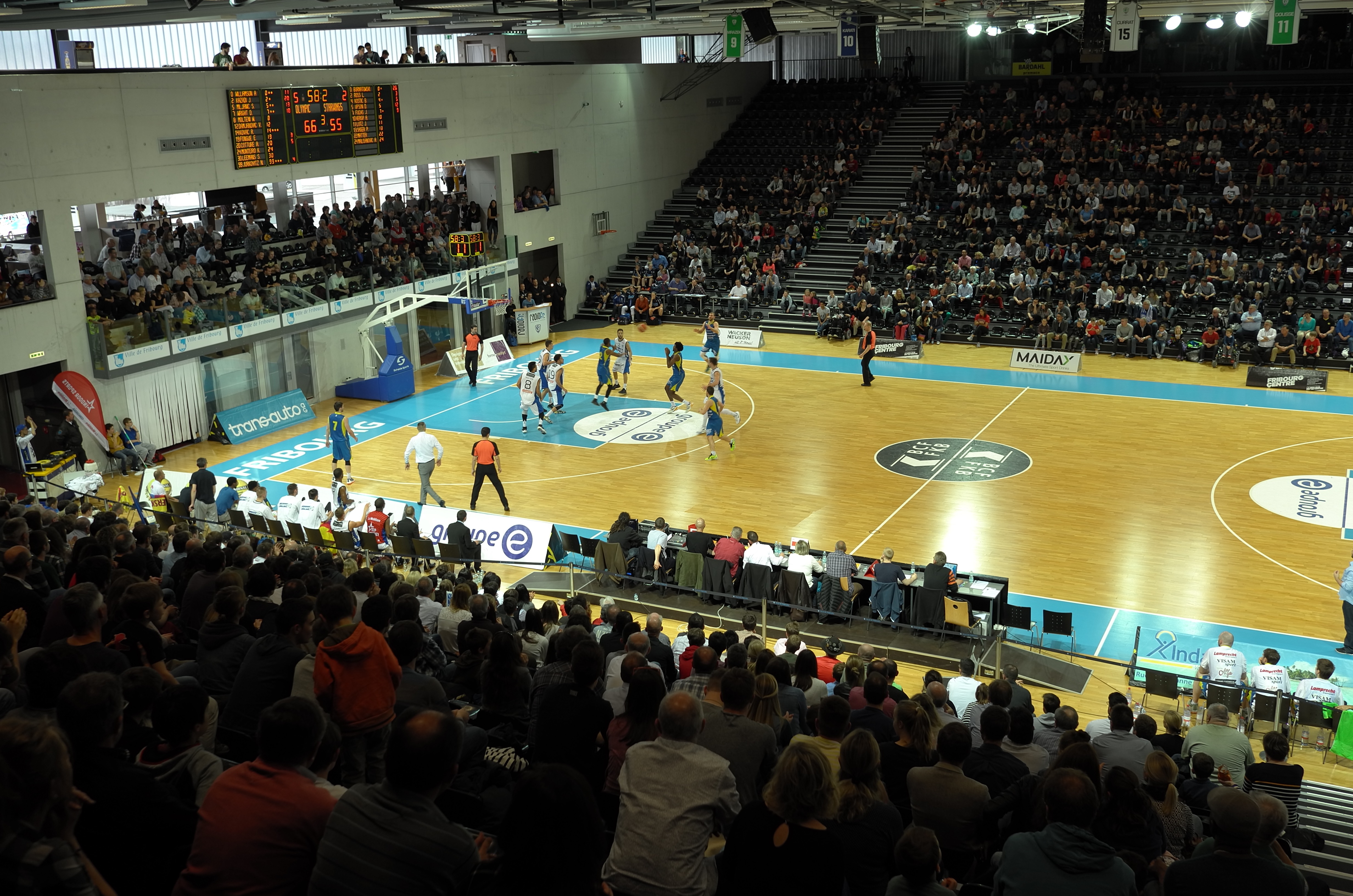 Eindrücke aus der Halle in Fribourg, bei der Partie zwischen den Starwings Basket Regio Basel und dem Rekordmeister.