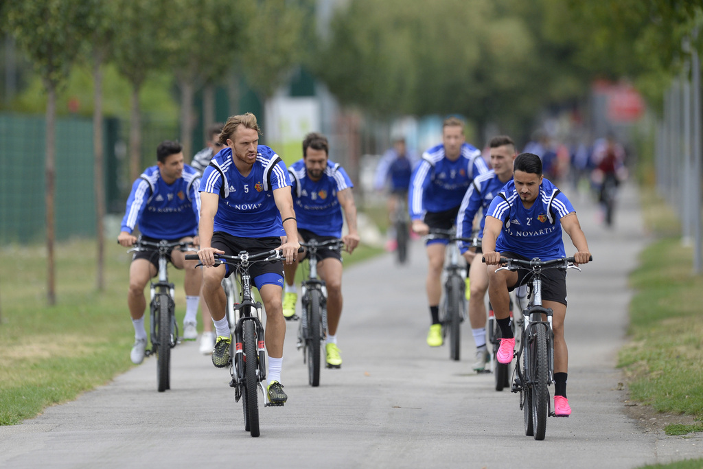 Players of Switzerland's FC Basel 1893 arrive for a training session in the St. Jakob-Park training area in Basel, Switzerland, on Tuesday, August 4, 2015. Switzerland's FC Basel 1893 is scheduled to play against Poland's KKS Lech Poznan in an UEFA Champions League third qualifying round second leg soccer match on Wednesday, August 5, 2015. (KEYSTONE/Georgios Kefalas)