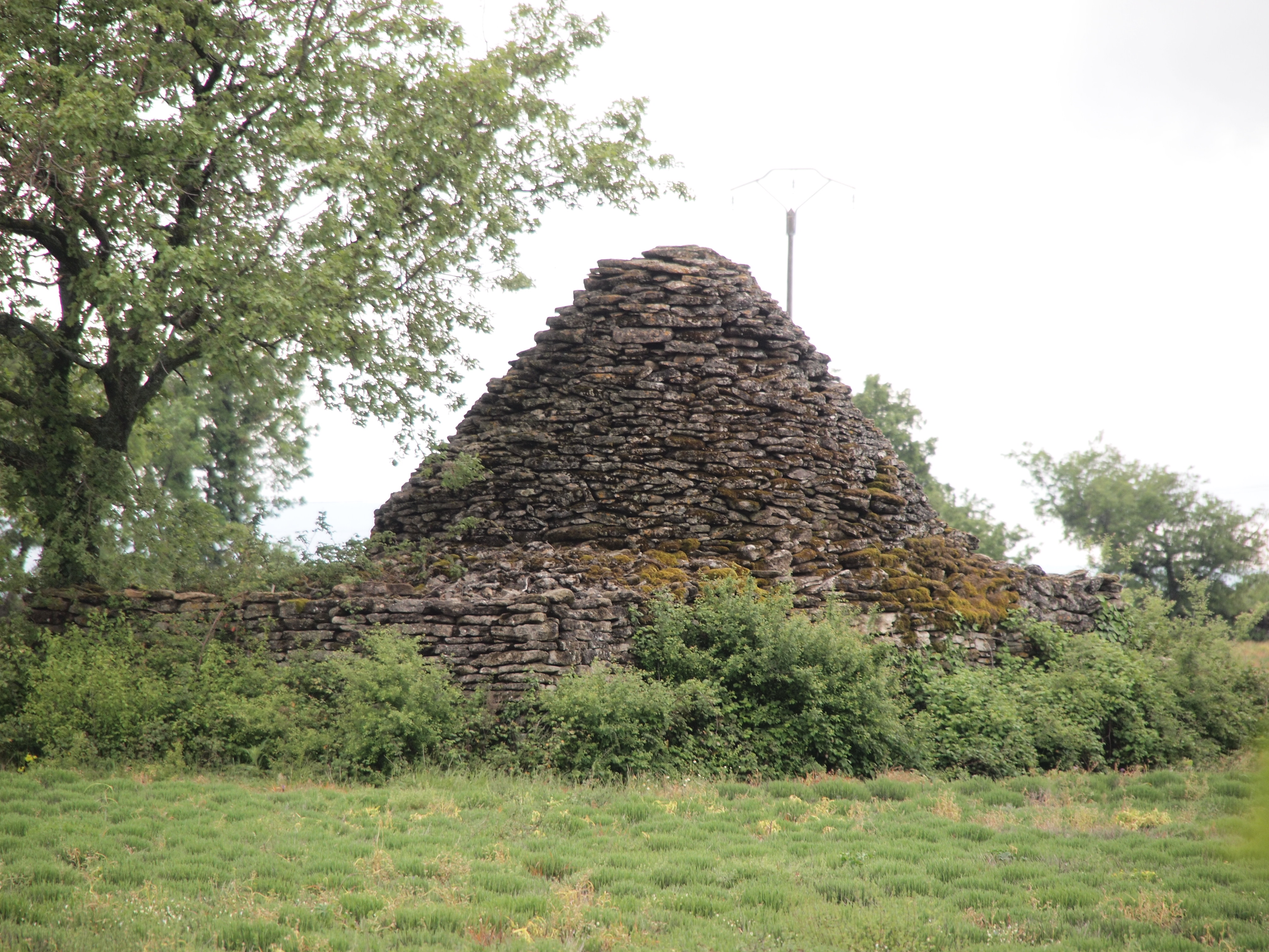 Traditionelle, mörtellos gebaute Steinhütten (Bories).