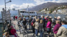 Ferien in der Schweiz sind in der hiesigen Bevölkerung wieder in, zum Beispiel im Tessin: Touristen verlassen ein Ausflugssc