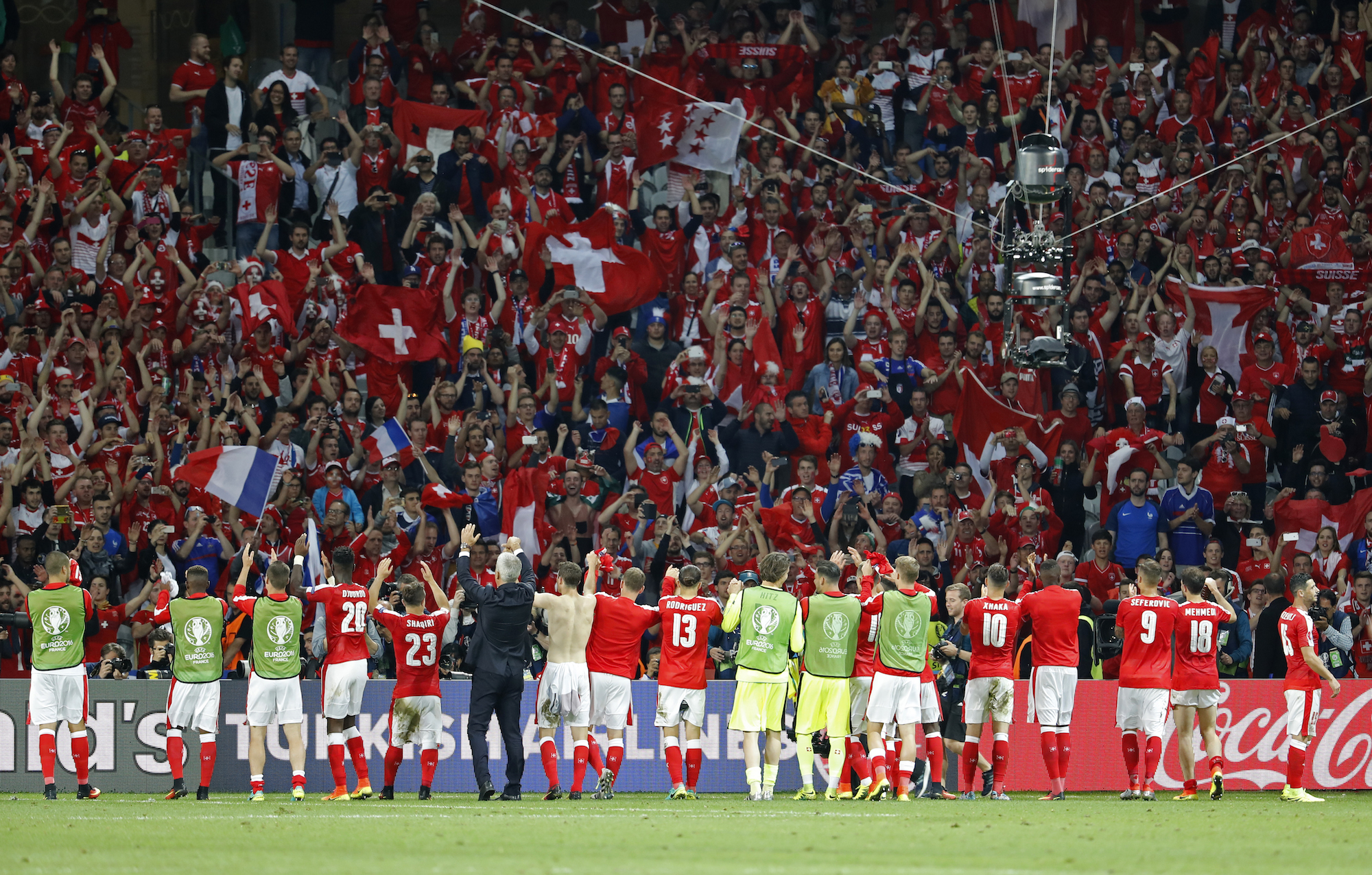 Football Soccer - Switzerland v France - EURO 2016 - Group A - Stade Pierre-Mauroy, Lille, France - 19/6/16 Switzerland players in front of fans at the end of the match REUTERS/Pascal Rossignol Livepic