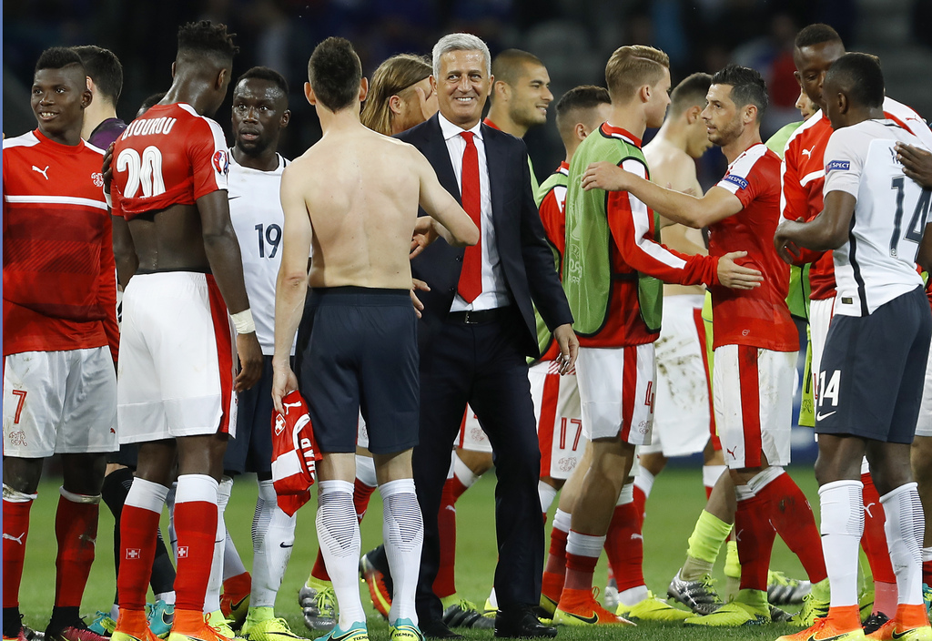 Switzerland coach Vladimir Petkovic celebrate with players at the end of the Euro 2016 Group A soccer match between Switzerland and France at the Pierre Mauroy stadium in Villeneuve d�Ascq, near Lille, France, Sunday, June 19, 2016. (AP Photo/Darko Vojinovic)
