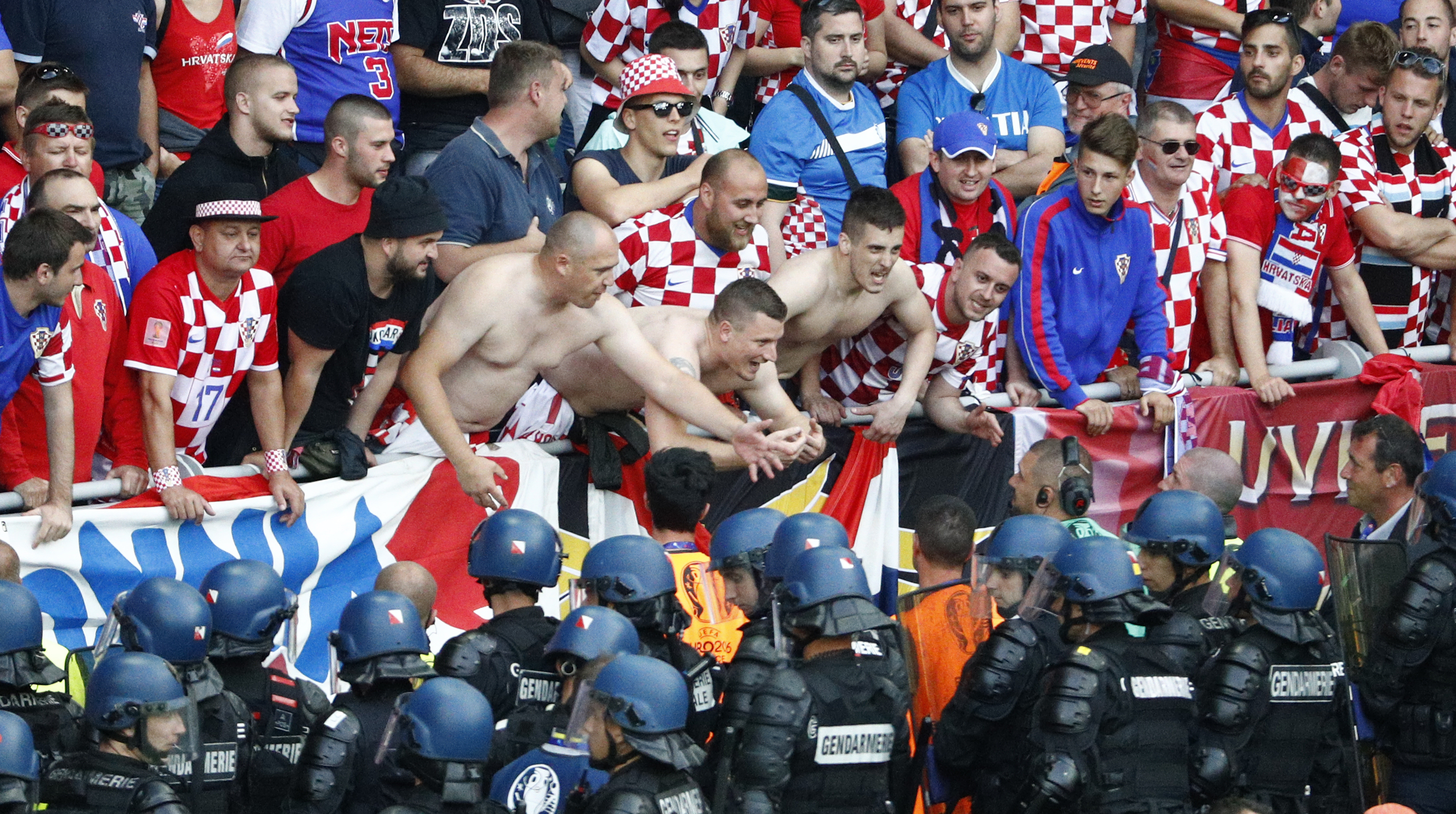 Football Soccer - Czech Republic v Croatia - EURO 2016 - Group D - Stade Geoffroy-Guichard, Saint-�tienne, France - 17/6/16 Croatia fans are watched by police REUTERS/Max Rossi Livepic