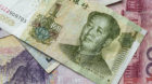 Die chinesische Währung bleibt weiter unter Druck. Am Mittwoch sank der Devisenkurs auf den niedrigsten Stand seit 2011. (Ar