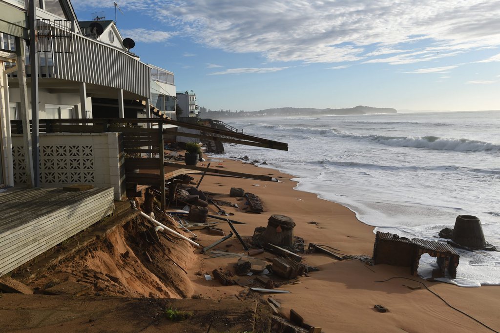 epa05349203 Damaged beach front homes along Pittwater Road sustained further damage overnight following the king tide and large waves at Collaroy on the northern beaches in Sydney, New South Wales (NSW) Australia, 07 June 2016. The mop up continues across NSW after powerful storms smashed the state's coast, leaving three men dead and many homes significantly damaged. EPA/DEAN LEWINS AUSTRALIA AND NEW ZEALAND OUT