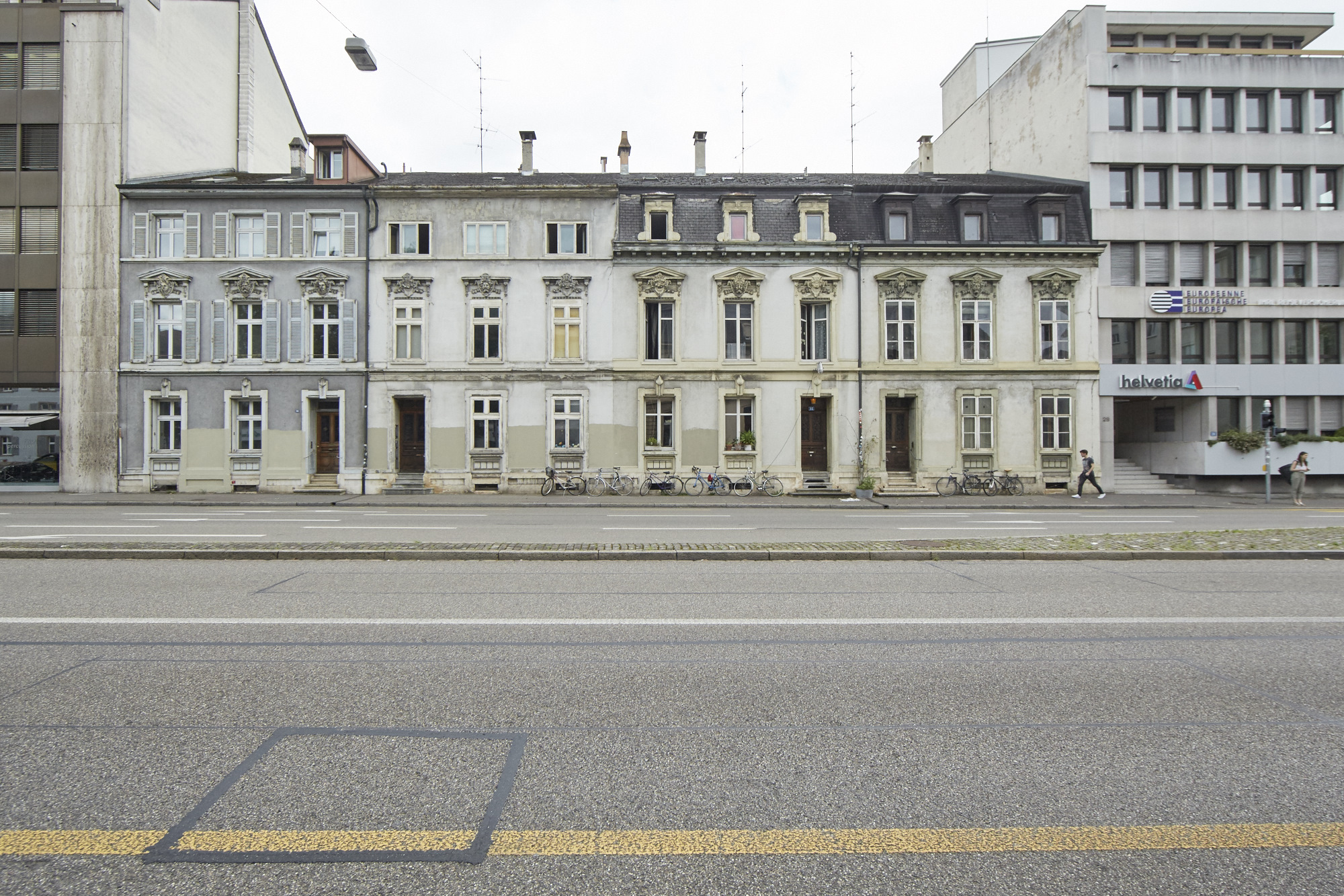 Die Eigentümerin Helvetia Versicherungen möchte ihren Standort in Basel ausbauen. Dafür soll die alte Häuserzeile am Steinengraben über die Klinge springen. 