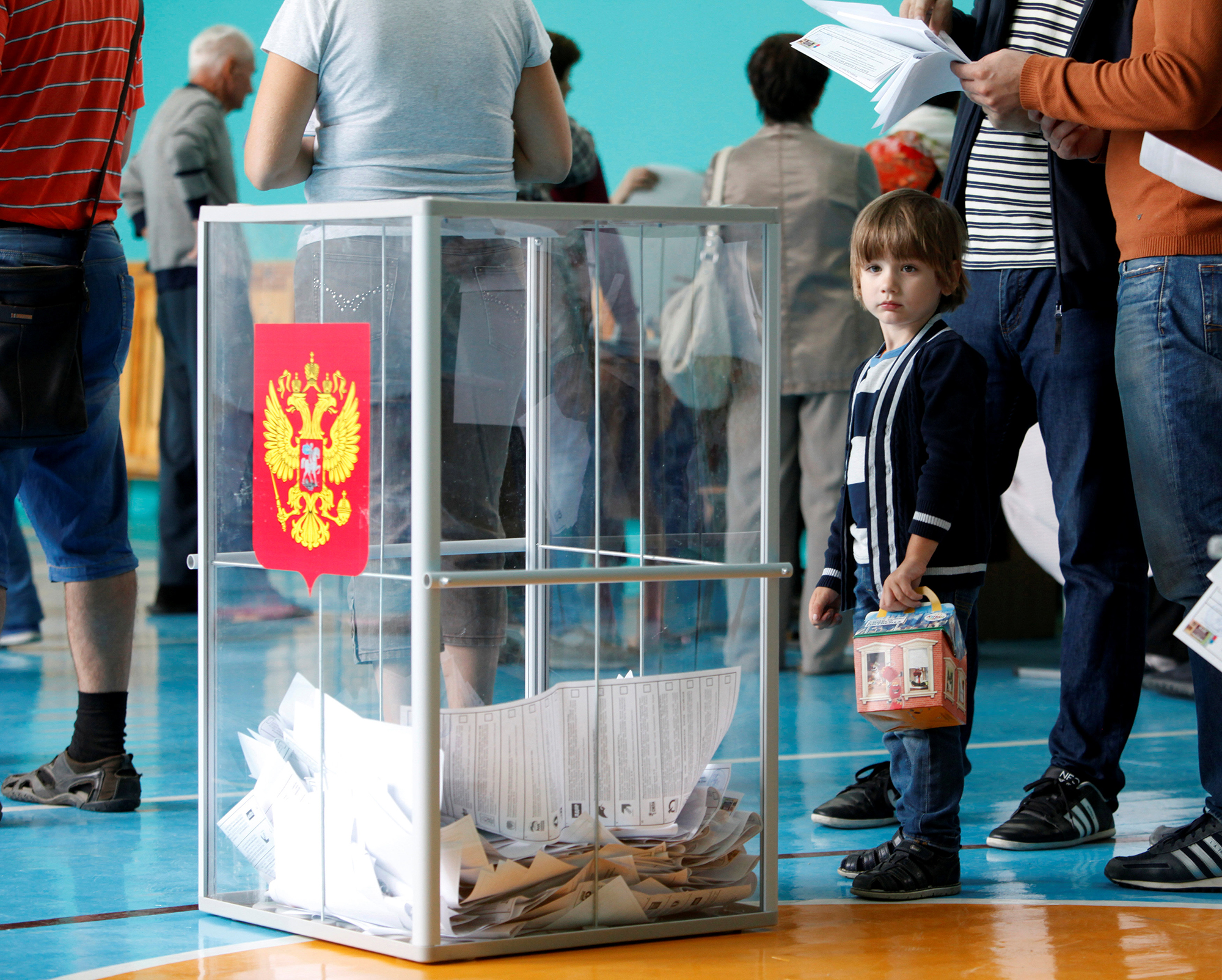 People visit a polling station during a parliamentary election in Stavropol, Russia, September 18, 2016. REUTERS/Eduard Korniyenko