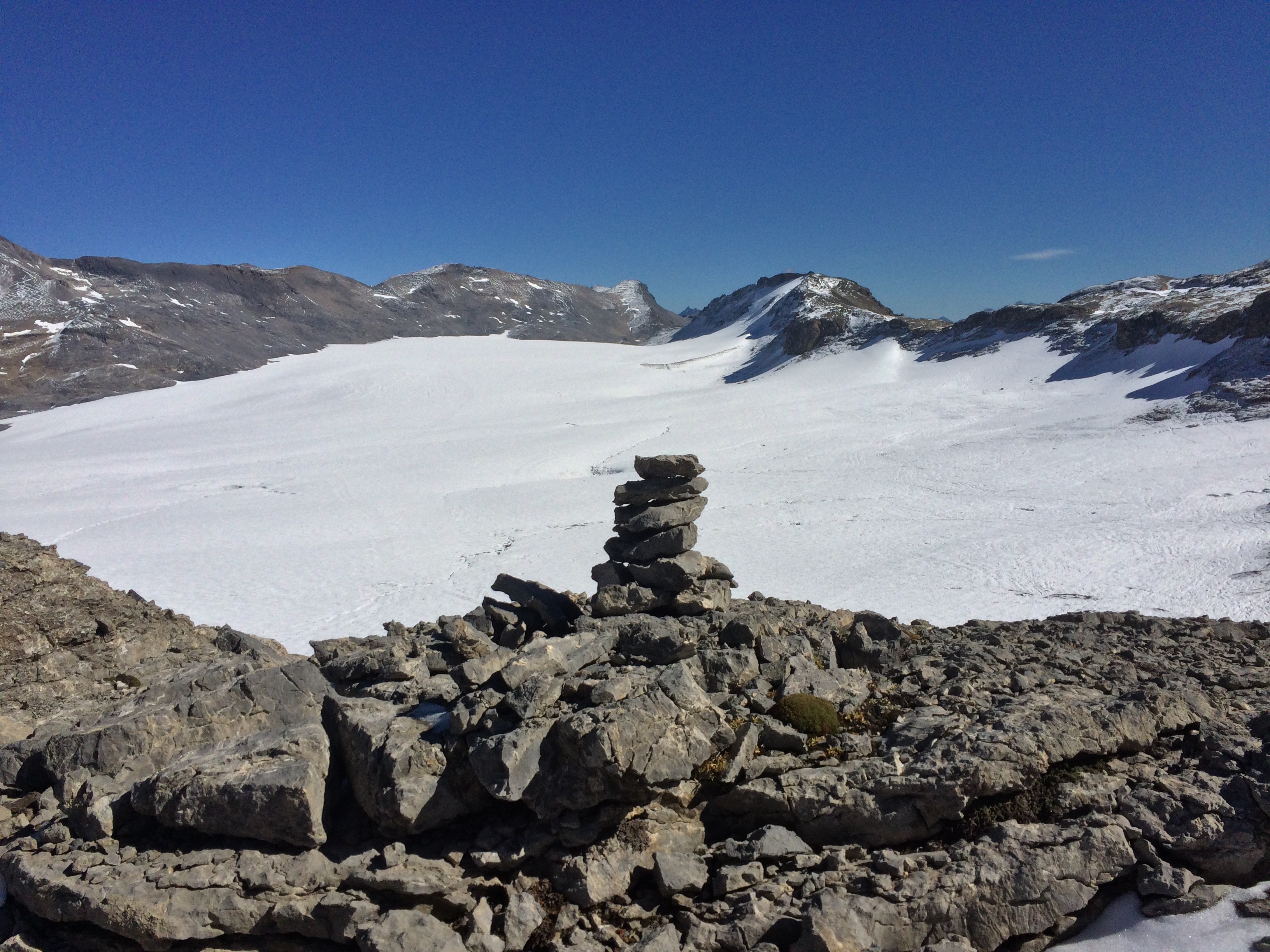Steinmännchen beim Plaine-Morte-Gletscher.