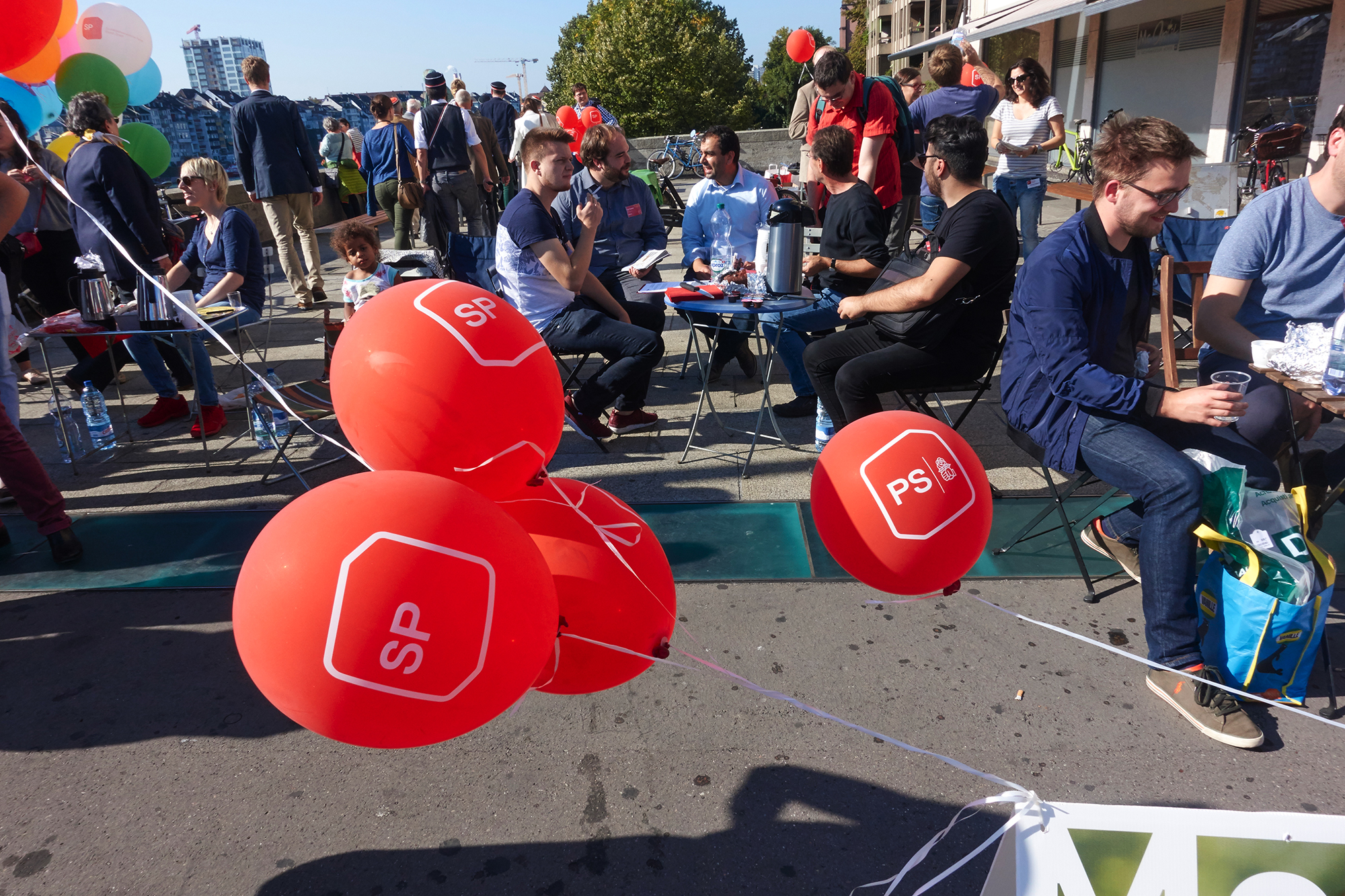 Angriffig: Strassenwahlkampf der SP mit Ballons
