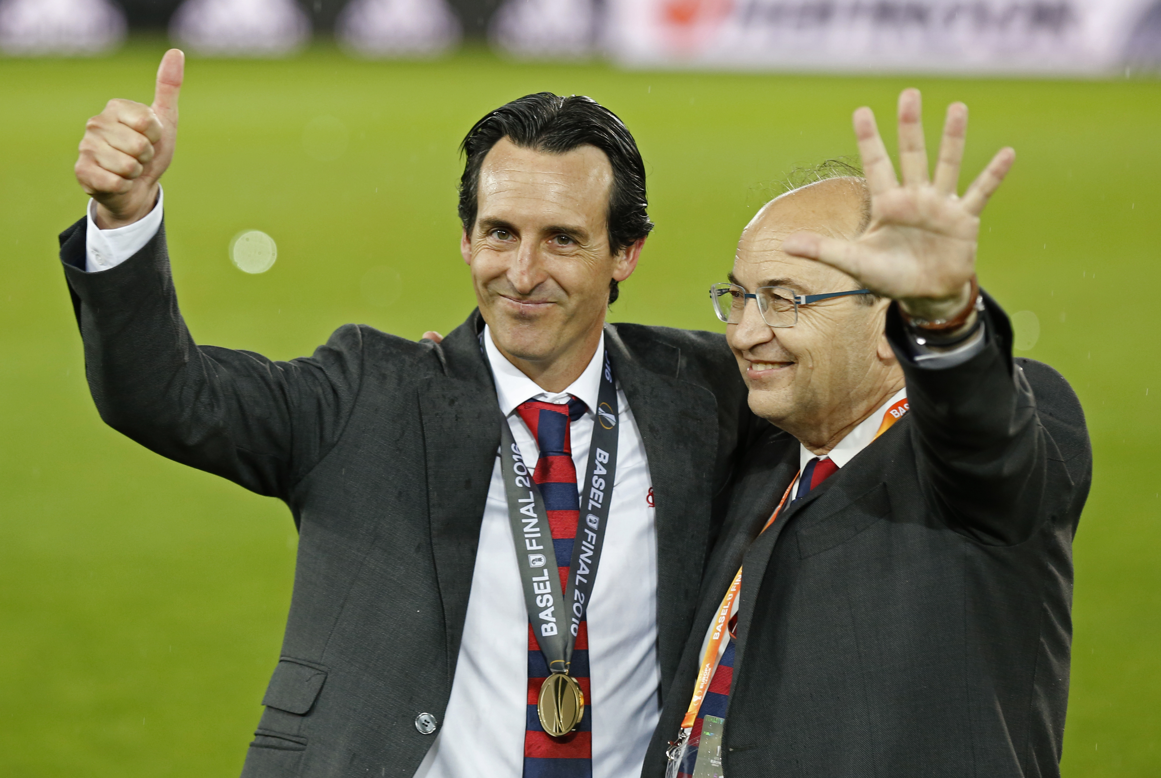 Football Soccer - Liverpool v Sevilla - UEFA Europa League Final - St. Jakob-Park, Basel, Switzerland - 18/5/16 Sevilla coach Unai Emery and President Jose Castro Carmona celebrate after the game Reuters / Marcelo del Pozo Livepic EDITORIAL USE ONLY.