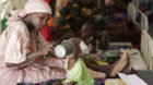 Hungerleiden in Nigeria: Mutter mit Kind. (Symbolbild)