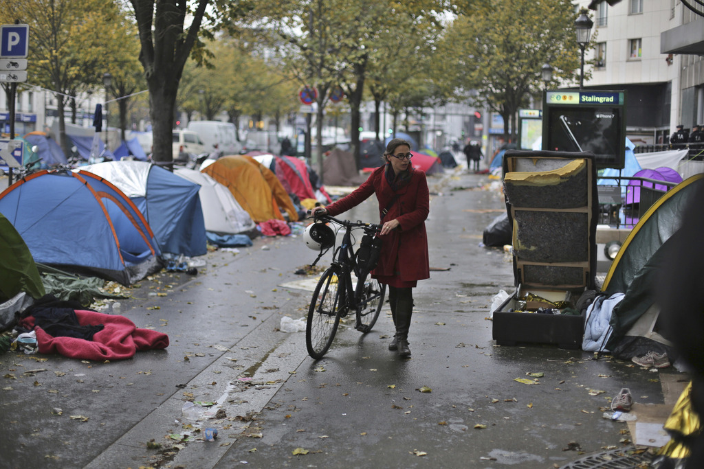 epa05617434 Cleaning employees clear tents and belongings after the evacuation of a makeshift camp in the 19th district of Paris, France, 04 November 2016. French authorities started removing up to 2,500 migrants from the streets of Paris after camps in the city grew following the clearance of the so-called 'Jungle' camp in Calais, northen France, at the end of October 2016. EPA/YOAN VALAT