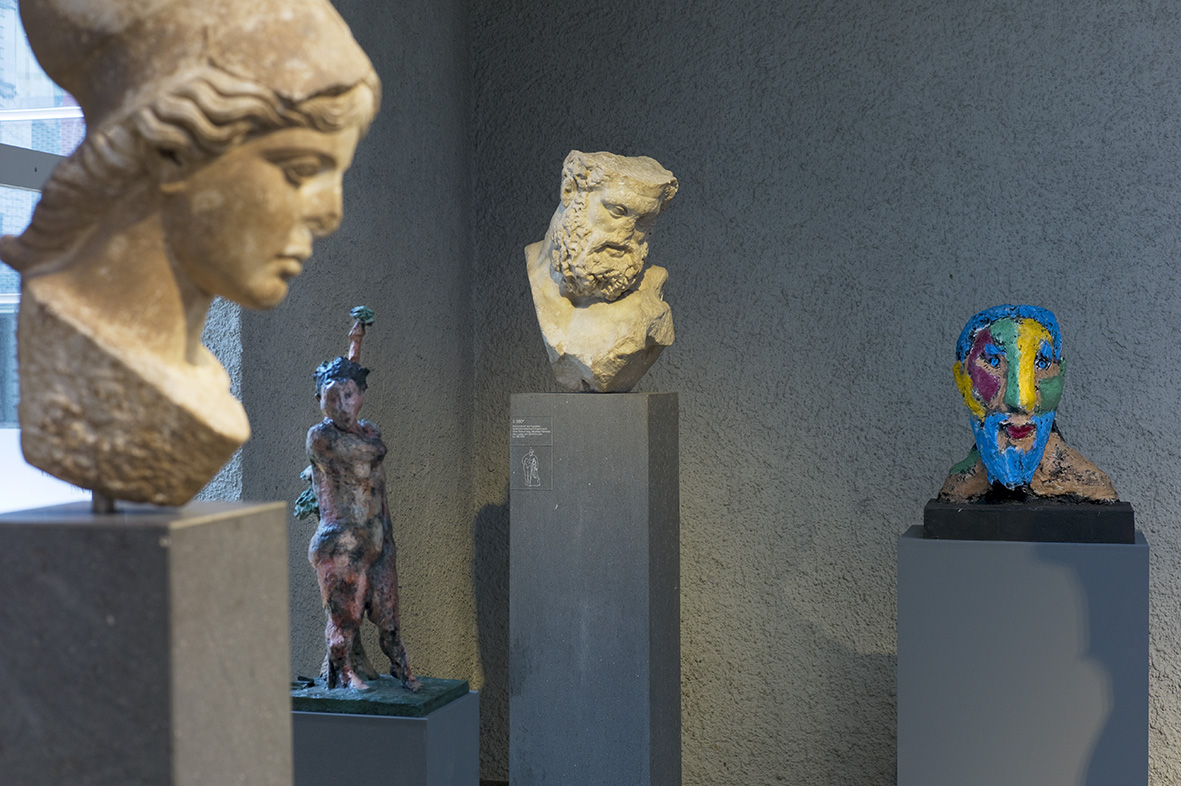 Alte und zeitgenössiche Kunst im Dialog: Antike Büsten und Bronzeplastiken von Markus Lüpertz.