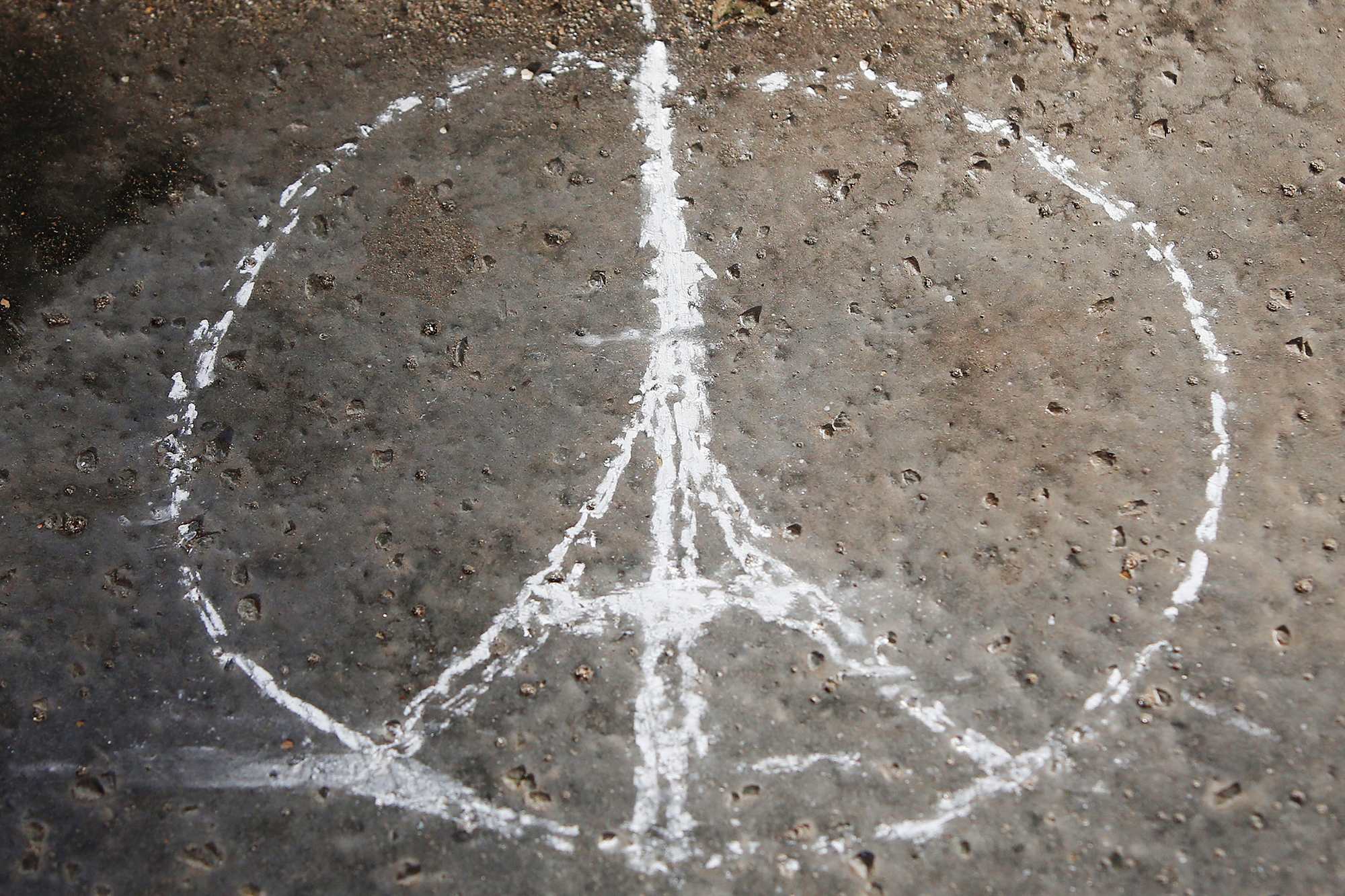 Paris soll in Frieden leben: Dieses Symbol ging vor einem Jahr um die Welt.