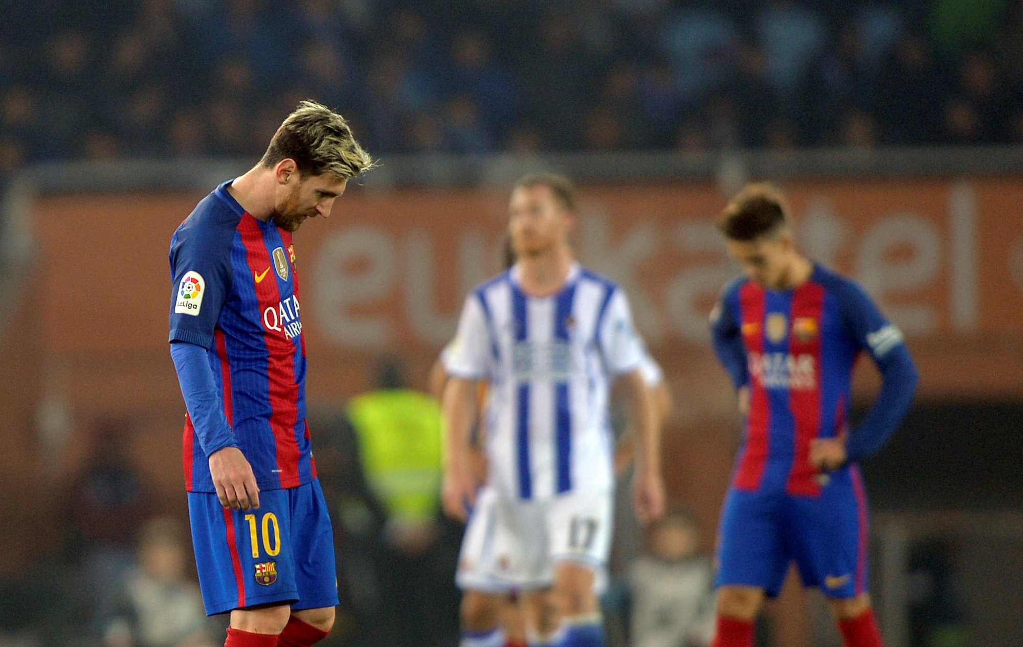 Football Soccer - Real Sociedad v Barcelona - Spanish Liga Santander - Anoeta, San Sebastian, Spain - 27/11/2016 Barcelona's Lionel Messi reacts. REUTERS/Vincent West