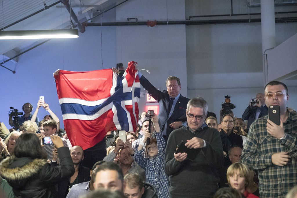 A chess fan waves the Norwegian flag before the start of a news conference at the end of the World Chess Championship, Wednesday, Nov. 30, 2016, in New York. Reigning champ Magnus Carlsen of Norway has defeated Sergey Karjakin of Russia in the World Chess Championship in New York City. (AP Photo/Mary Altaffer)