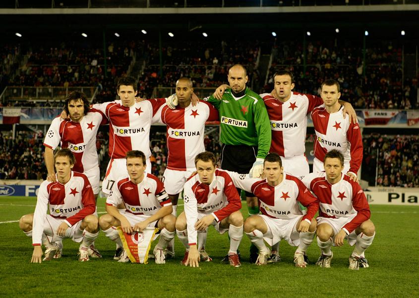 Das Team von Slavia Prag, das gegen Arsenal einen Punkt holte. Mit dabei: der 19-jährige Marek Suchy (obere Reihe, Zweiter von links).